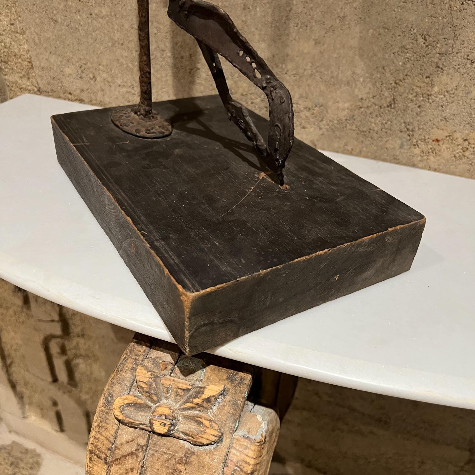 Sculpture en métal torsadé « Savior of Auschwitz » d'Emanuès, Mexique, années 1970 en vente 6