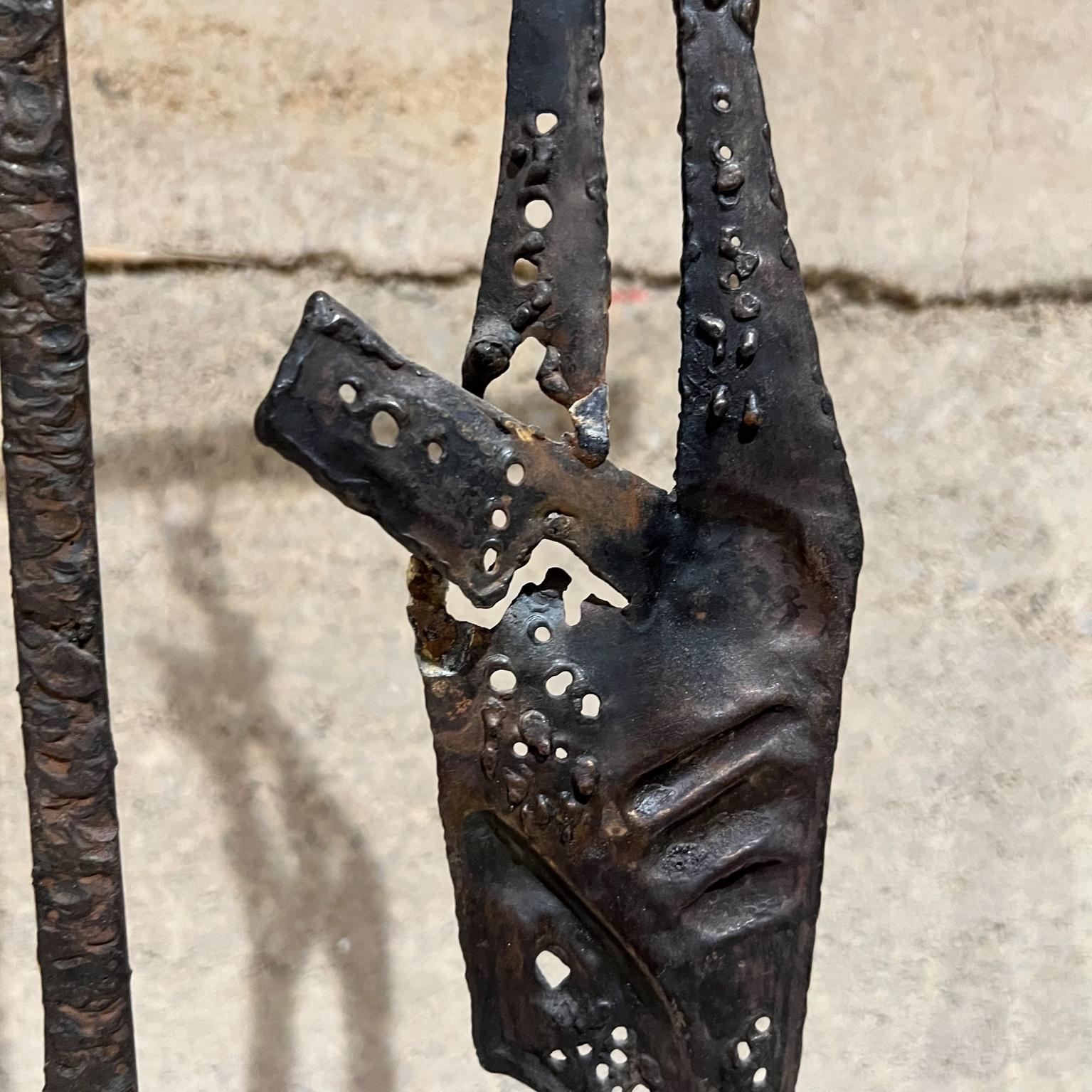 Sculpture en métal torsadé « Savior of Auschwitz » d'Emanuès, Mexique, années 1970 Bon état - En vente à Chula Vista, CA