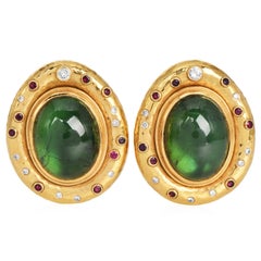 1970S Pendientes de oro de 18 quilates con cabujón de peridoto con textura