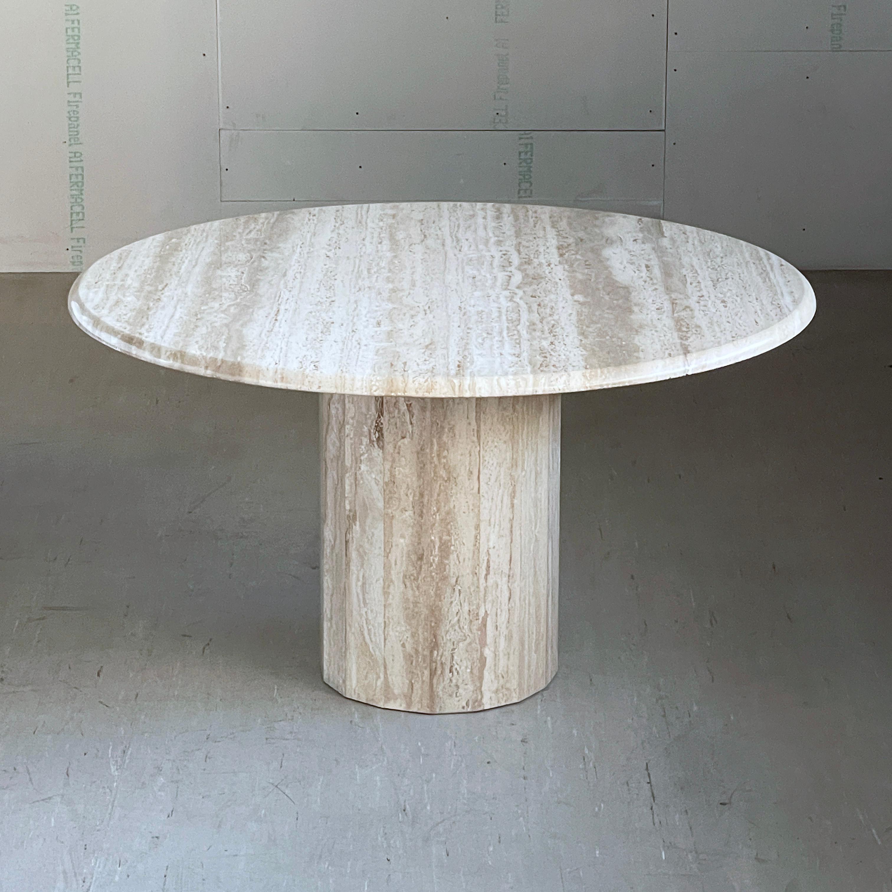 Table à manger Traventine des années 1970 en vente 4