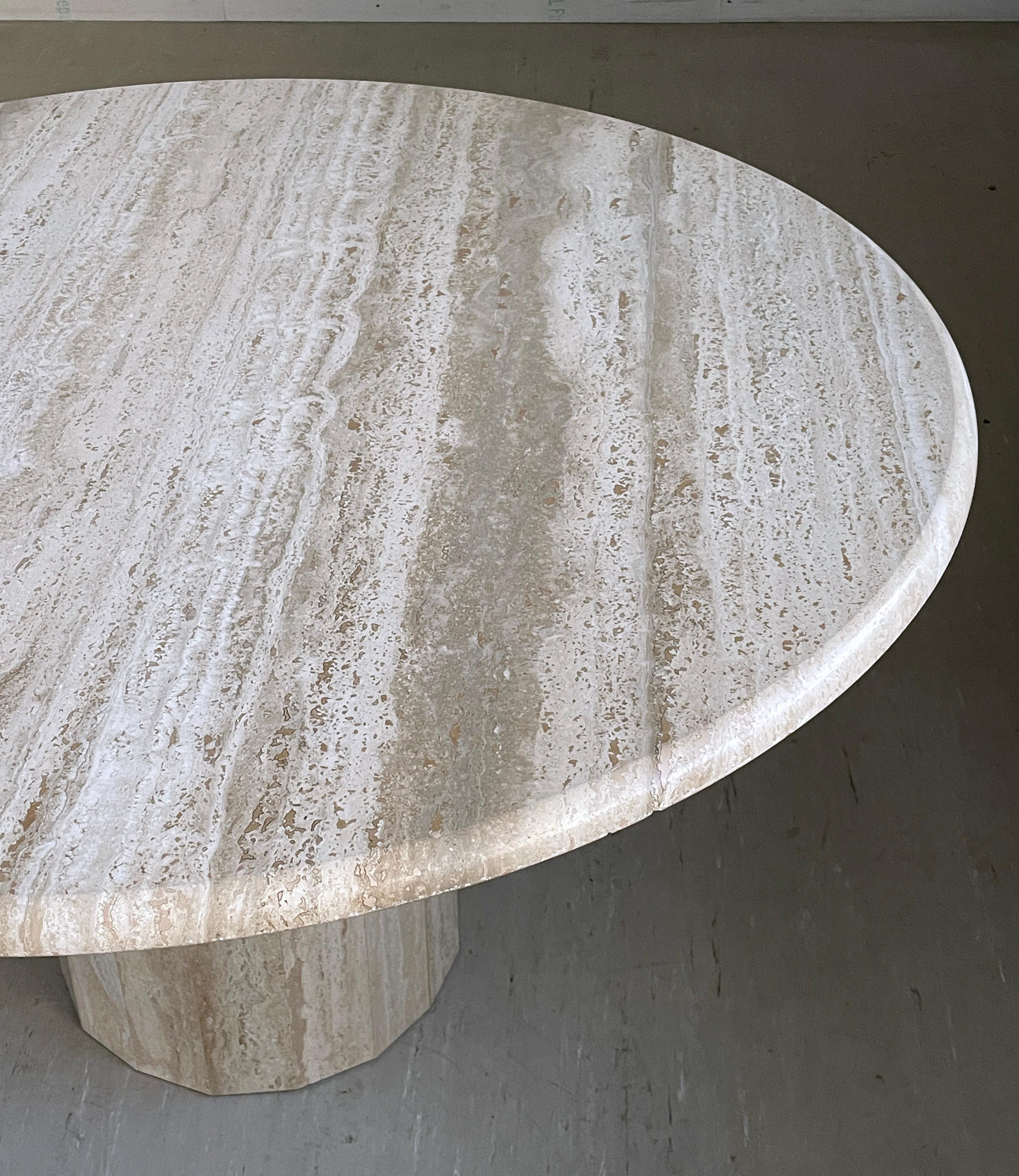 Table à manger Traventine des années 1970 en vente 6