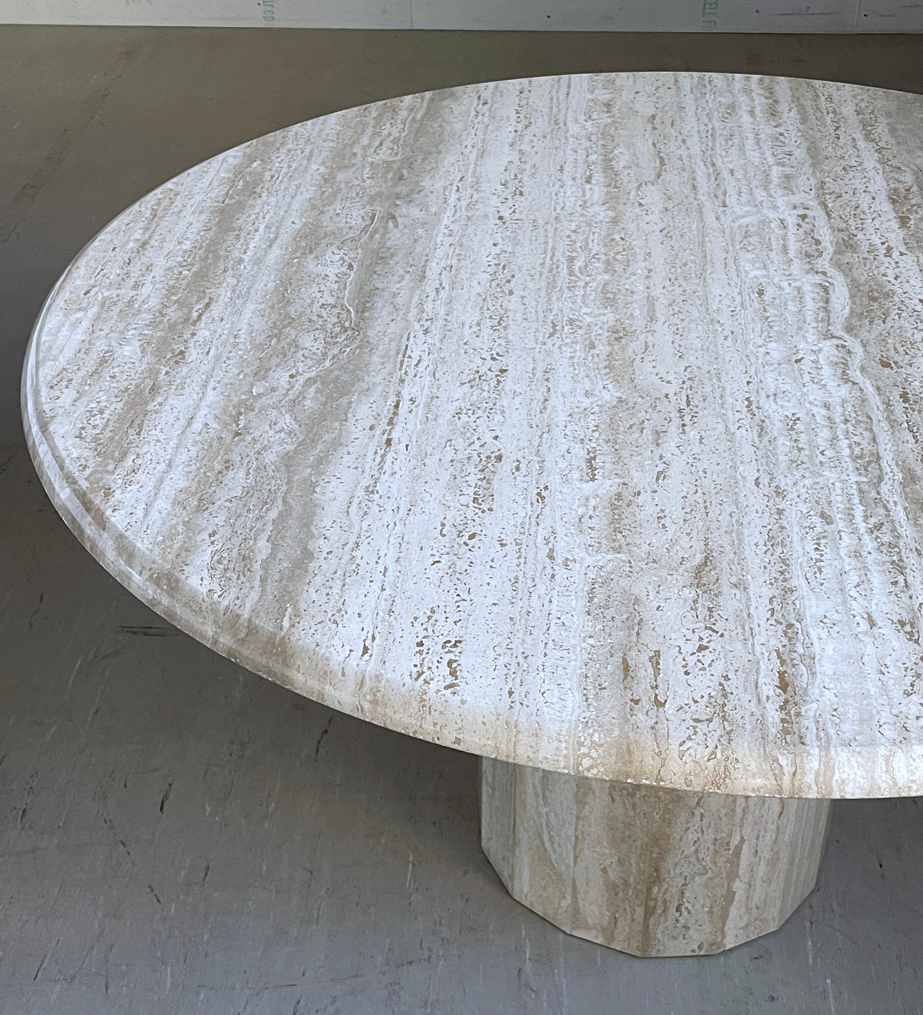 Table à manger Traventine des années 1970 en vente 7