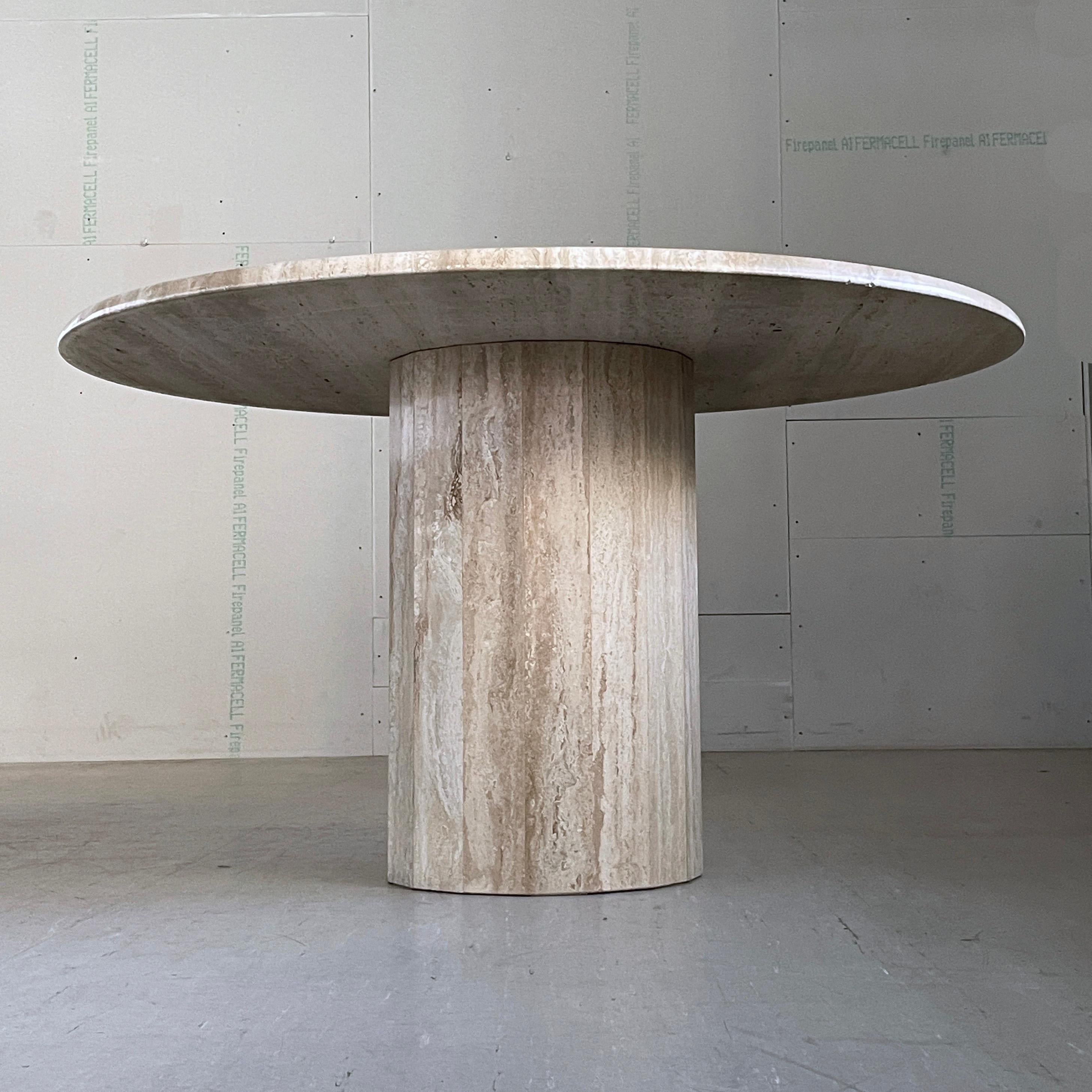Table à manger Traventine des années 1970 en vente 8