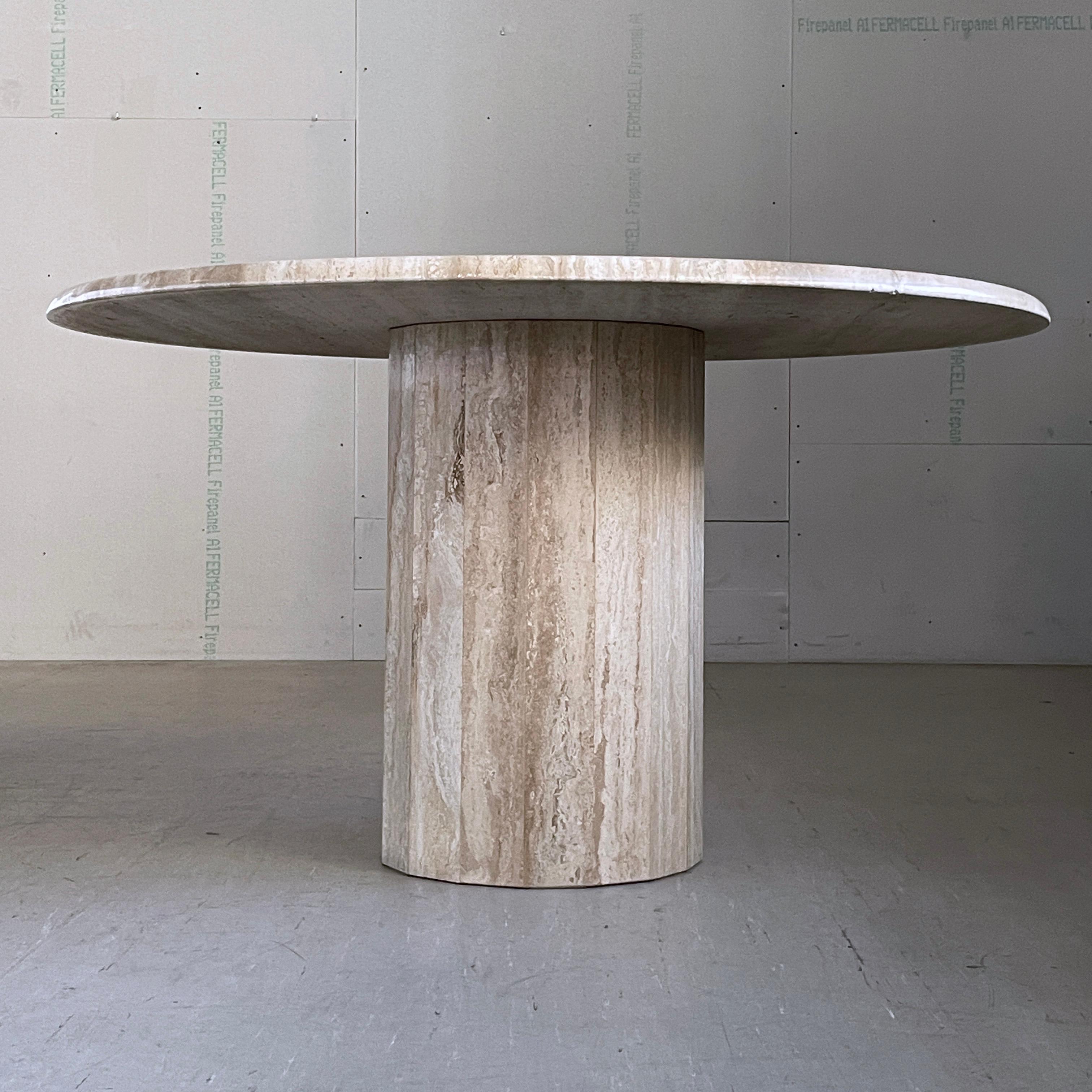 Table à manger Traventine des années 1970 en vente 9