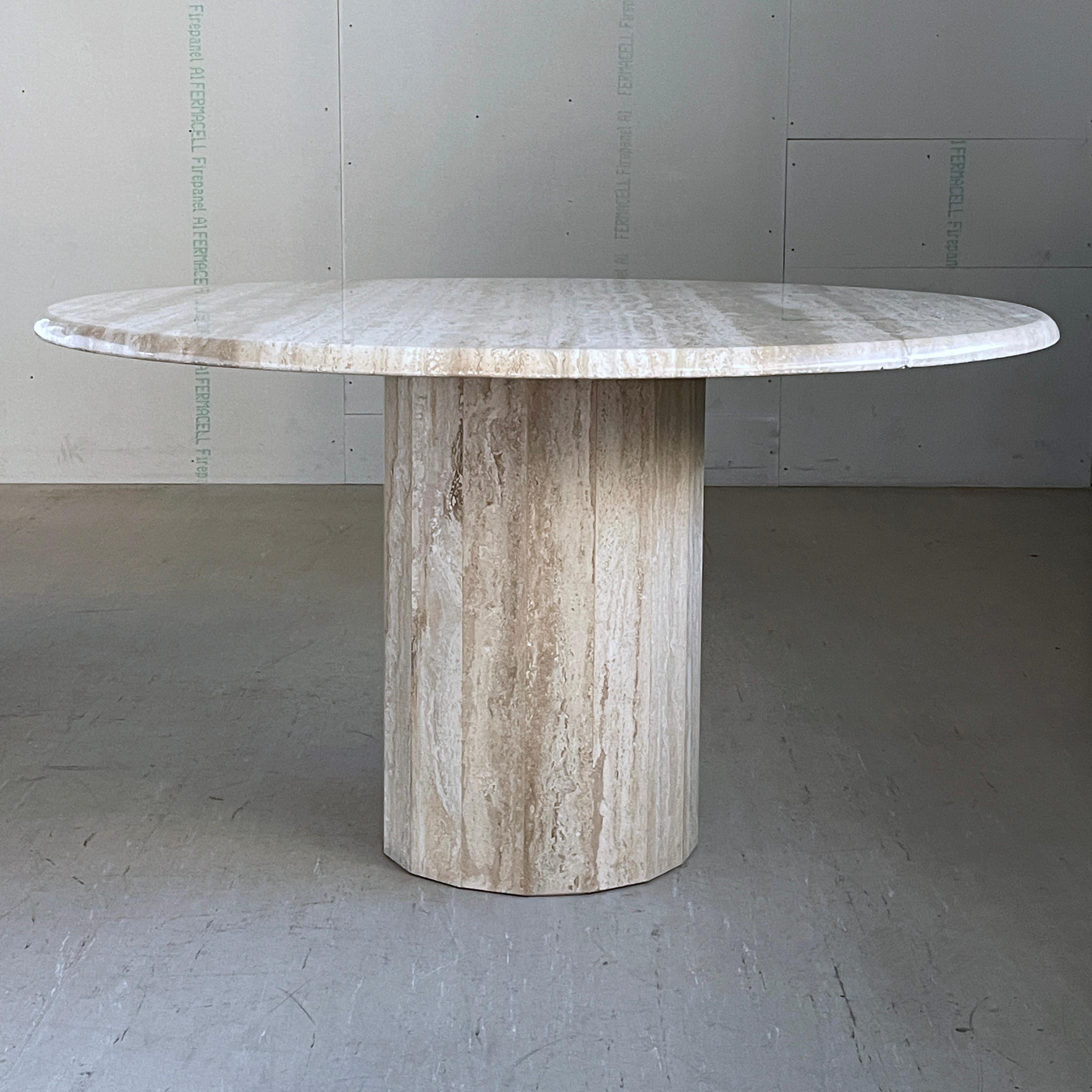 Table à manger Traventine des années 1970 en vente 10