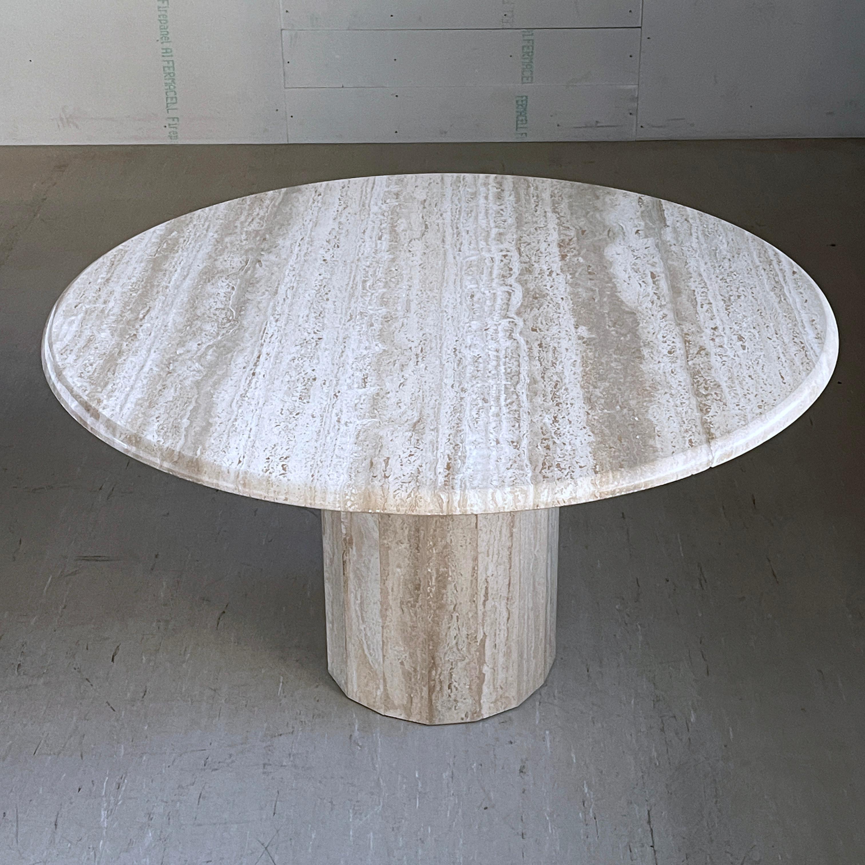 Table à manger Traventine des années 1970 en vente 11