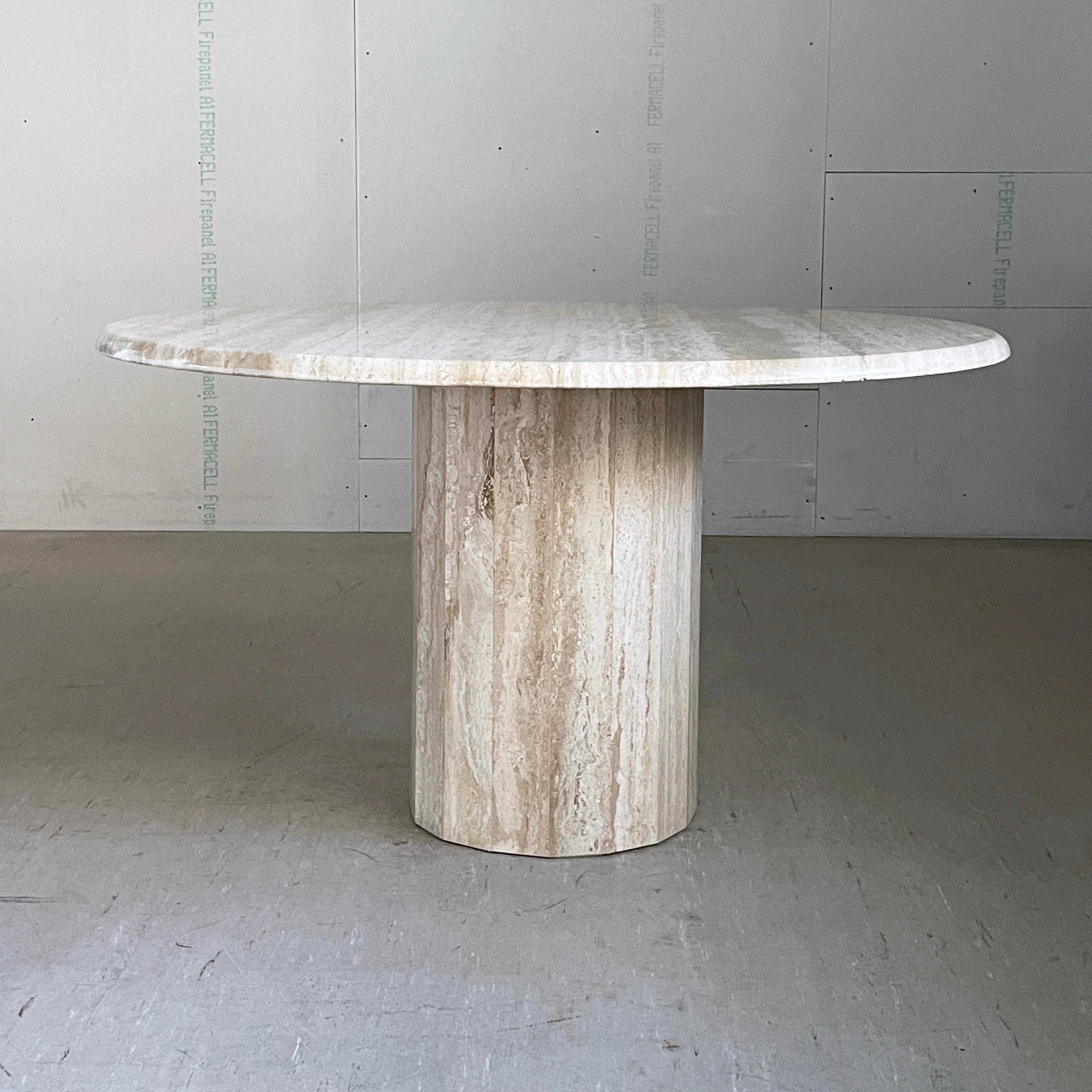 Table à manger Traventine des années 1970 en vente 12