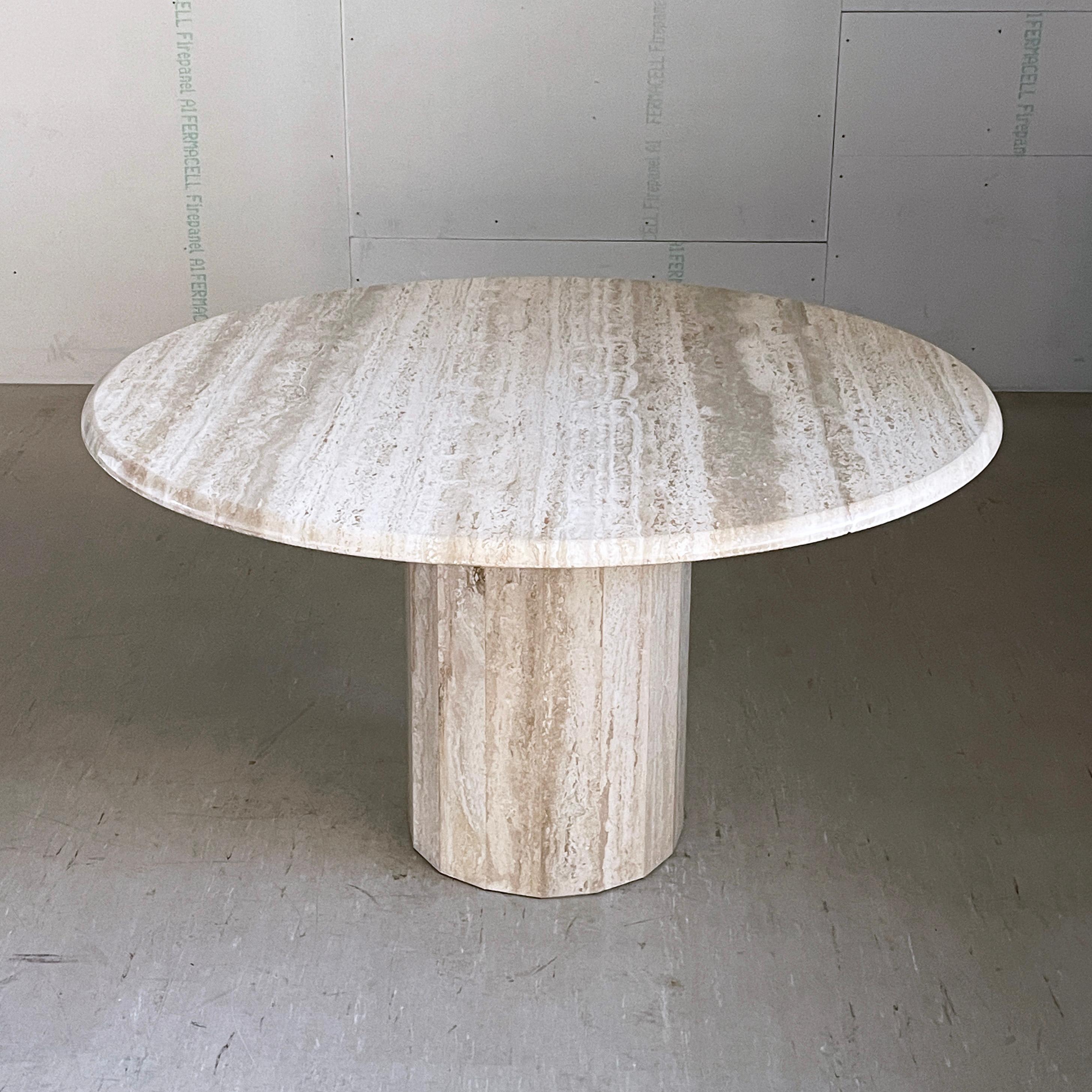 Table à manger Traventine des années 1970 en vente 13