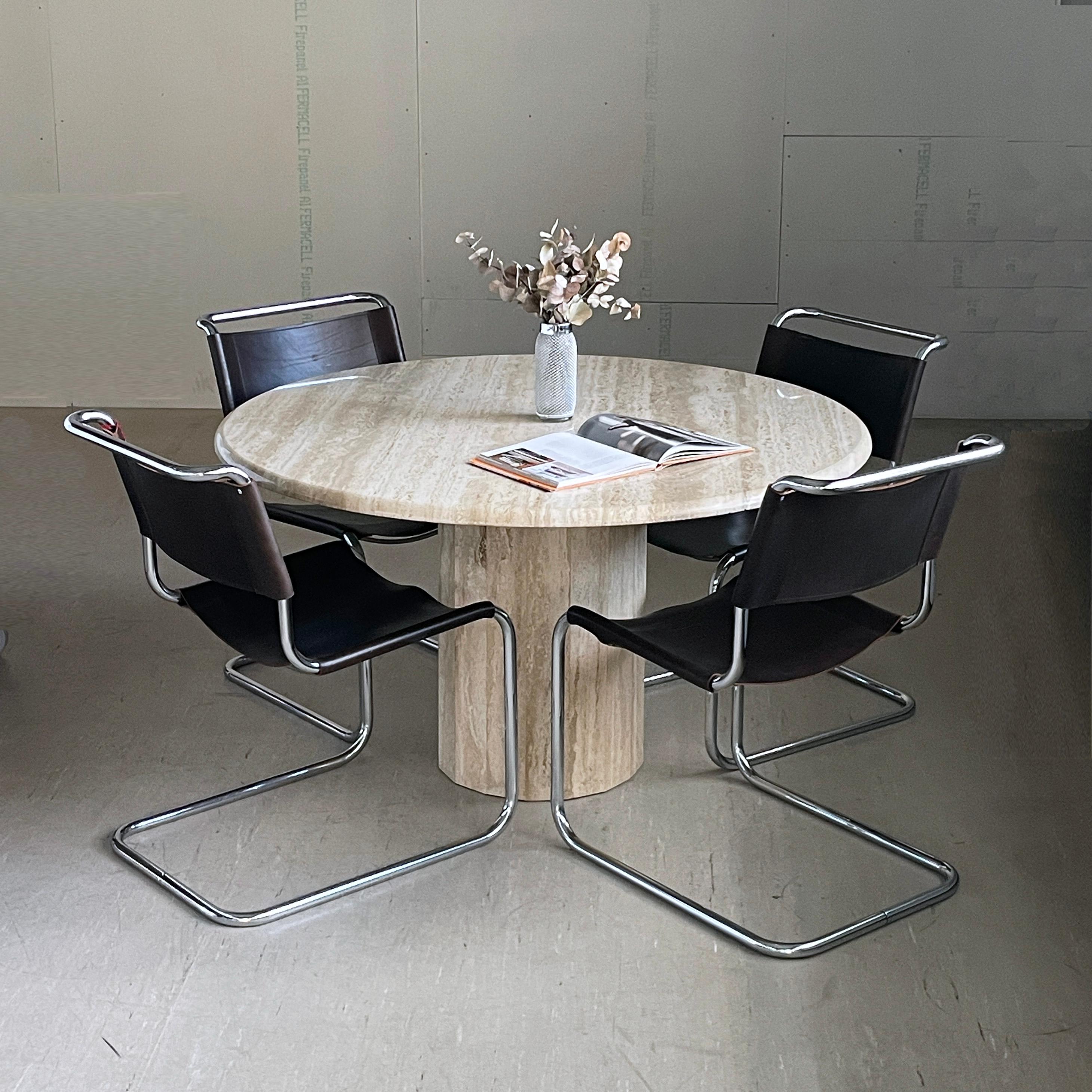 italien Table à manger Traventine des années 1970 en vente