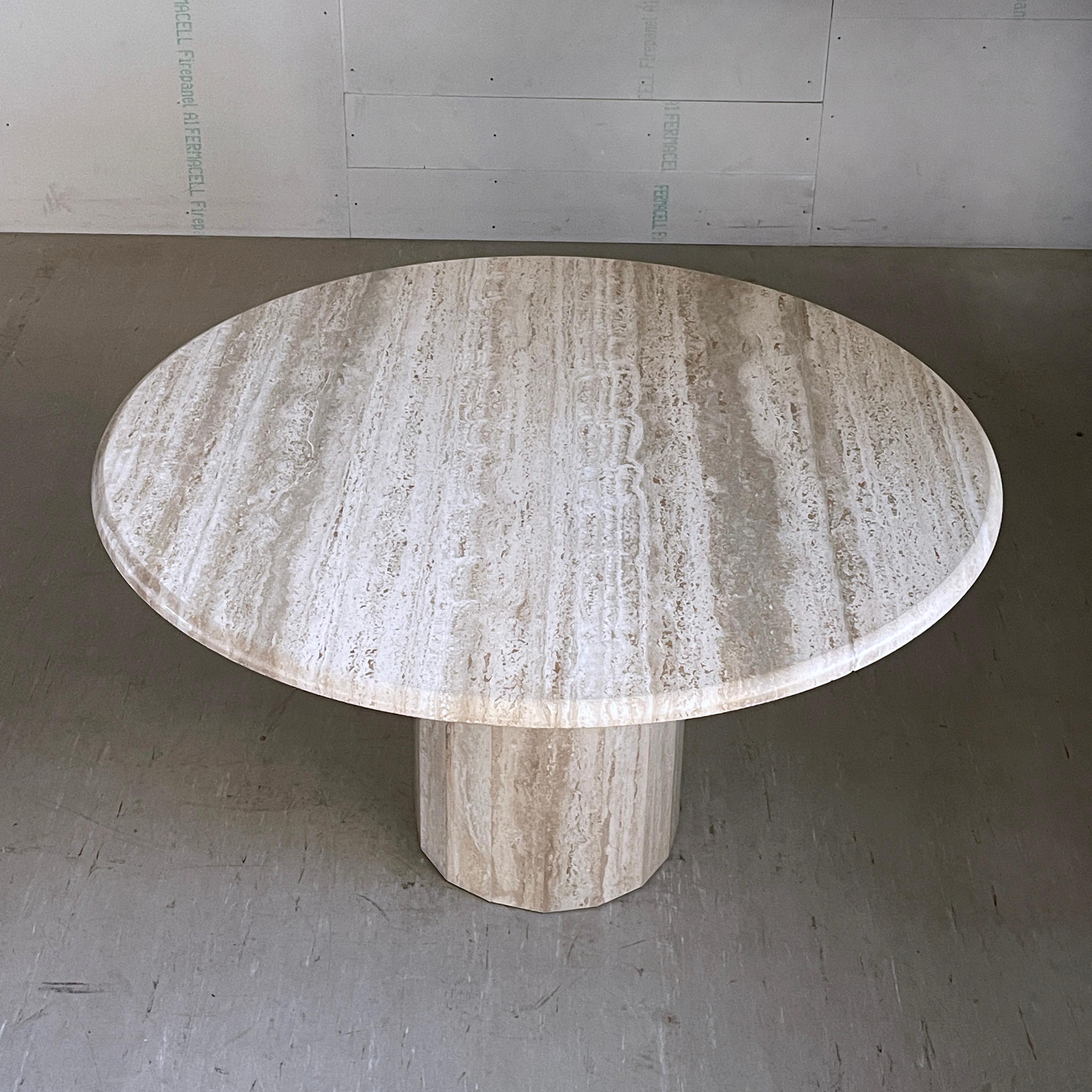 Travertin Table à manger Traventine des années 1970 en vente