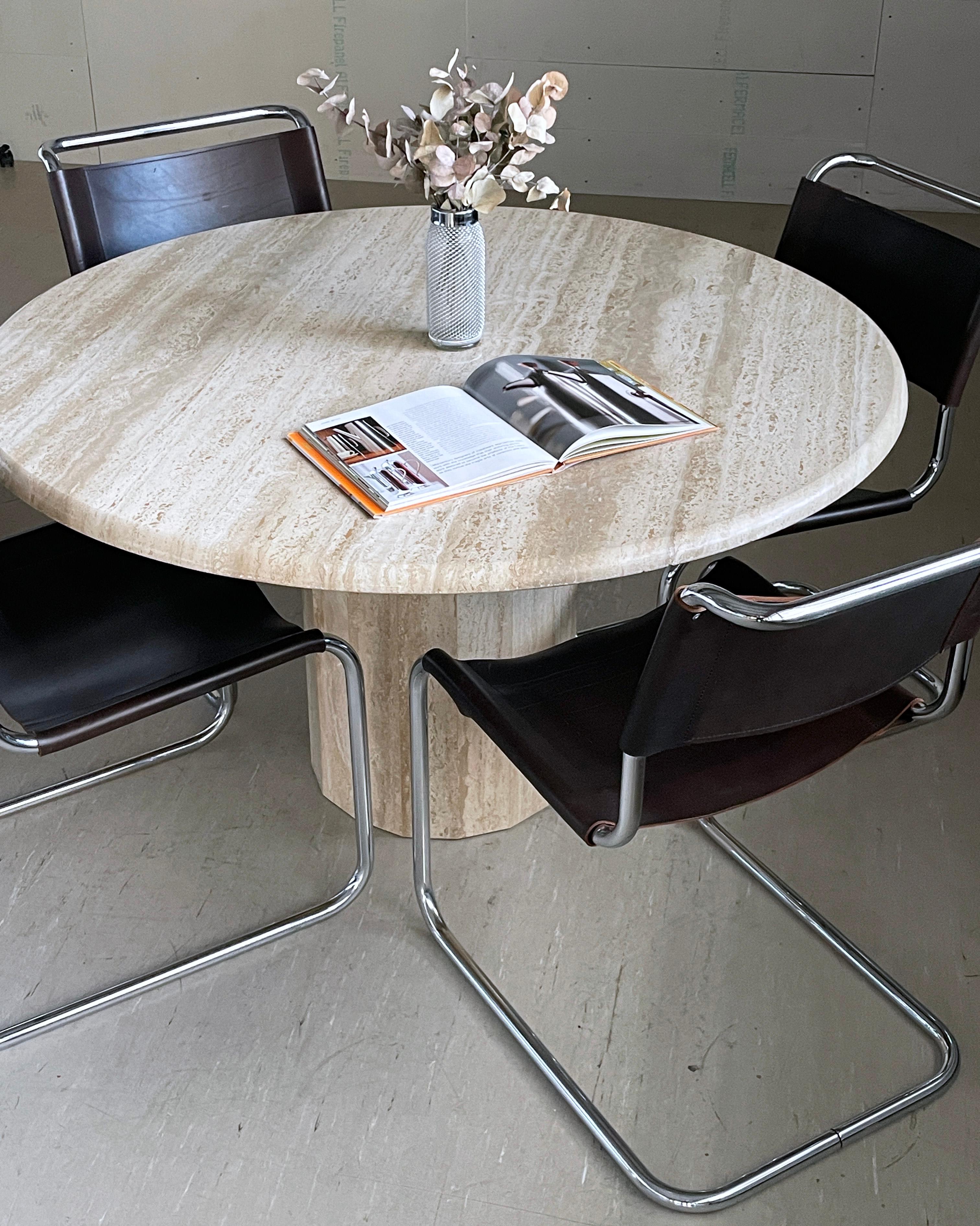 Table à manger Traventine des années 1970 en vente 1
