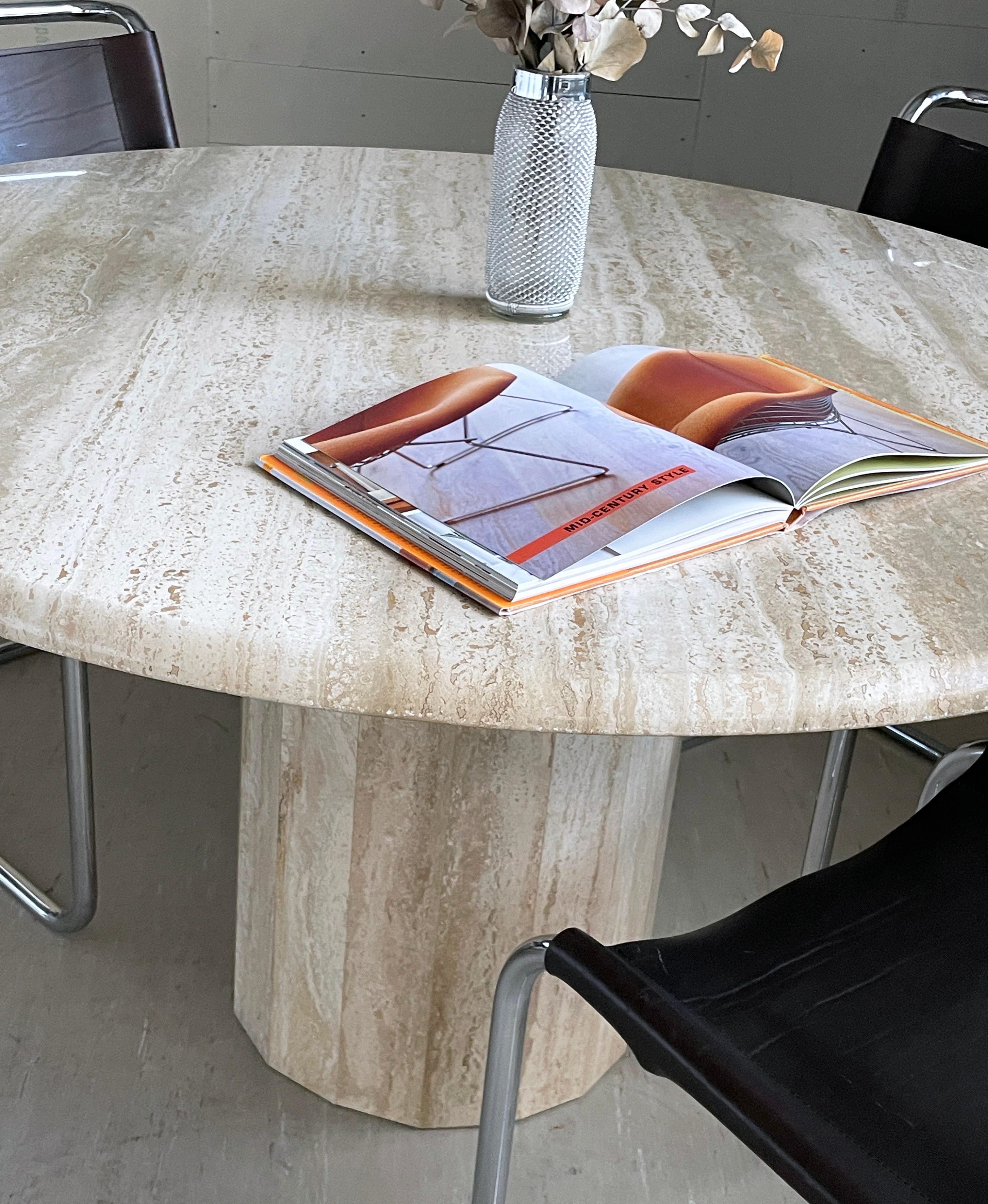 Table à manger Traventine des années 1970 en vente 2