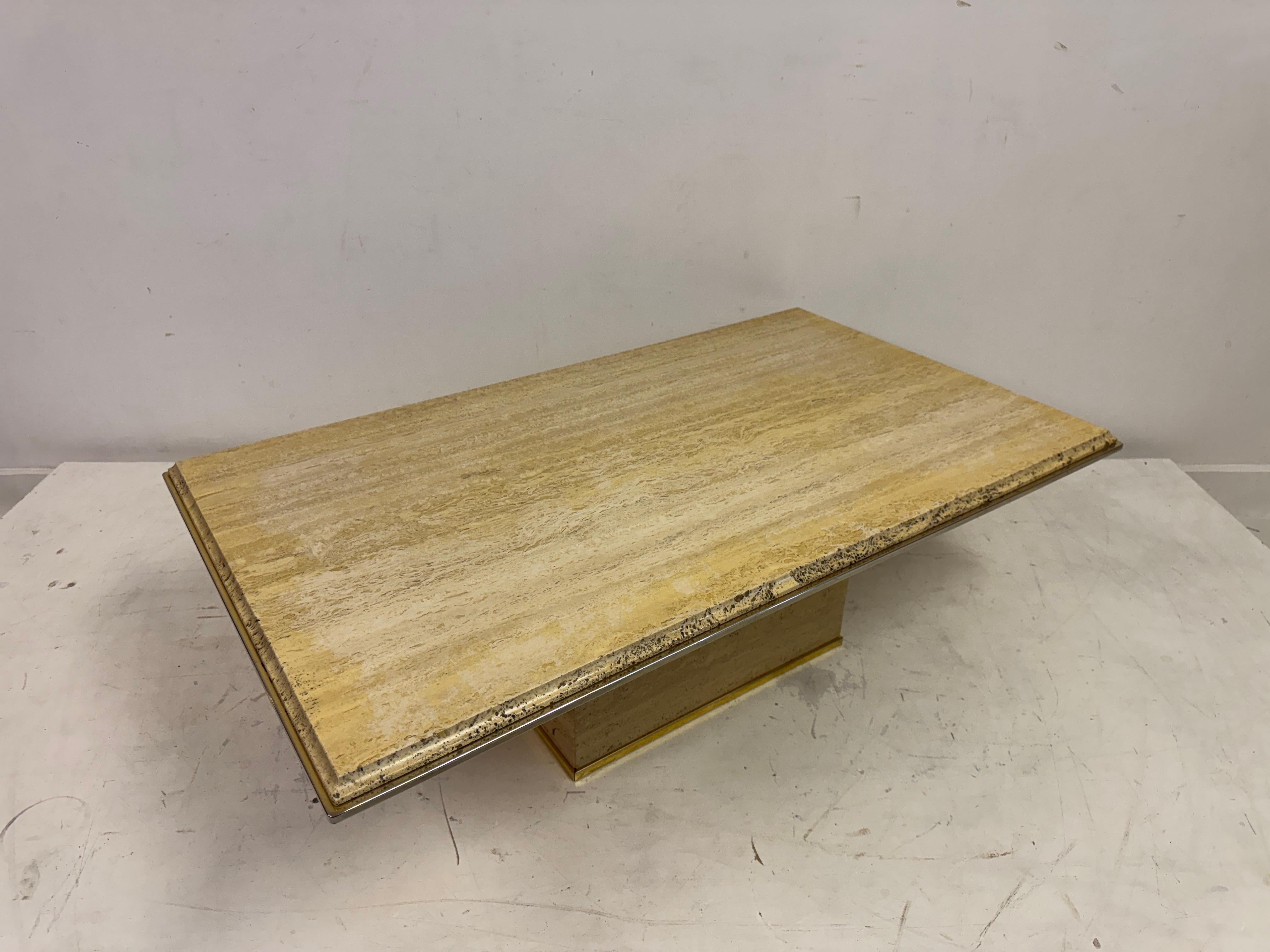 Table basse en travertin des années 1970 en vente 5