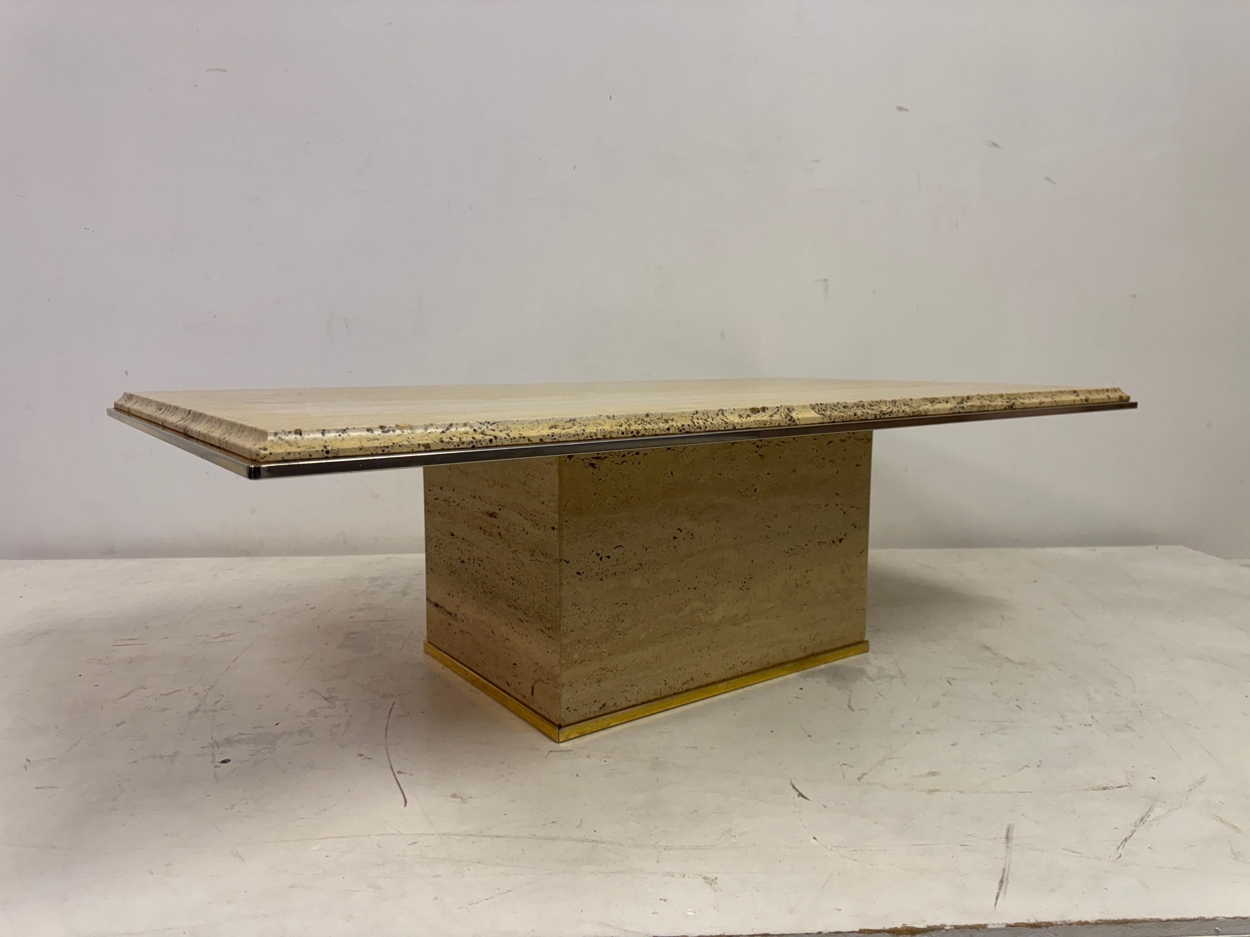 Table basse en travertin des années 1970 en vente 7