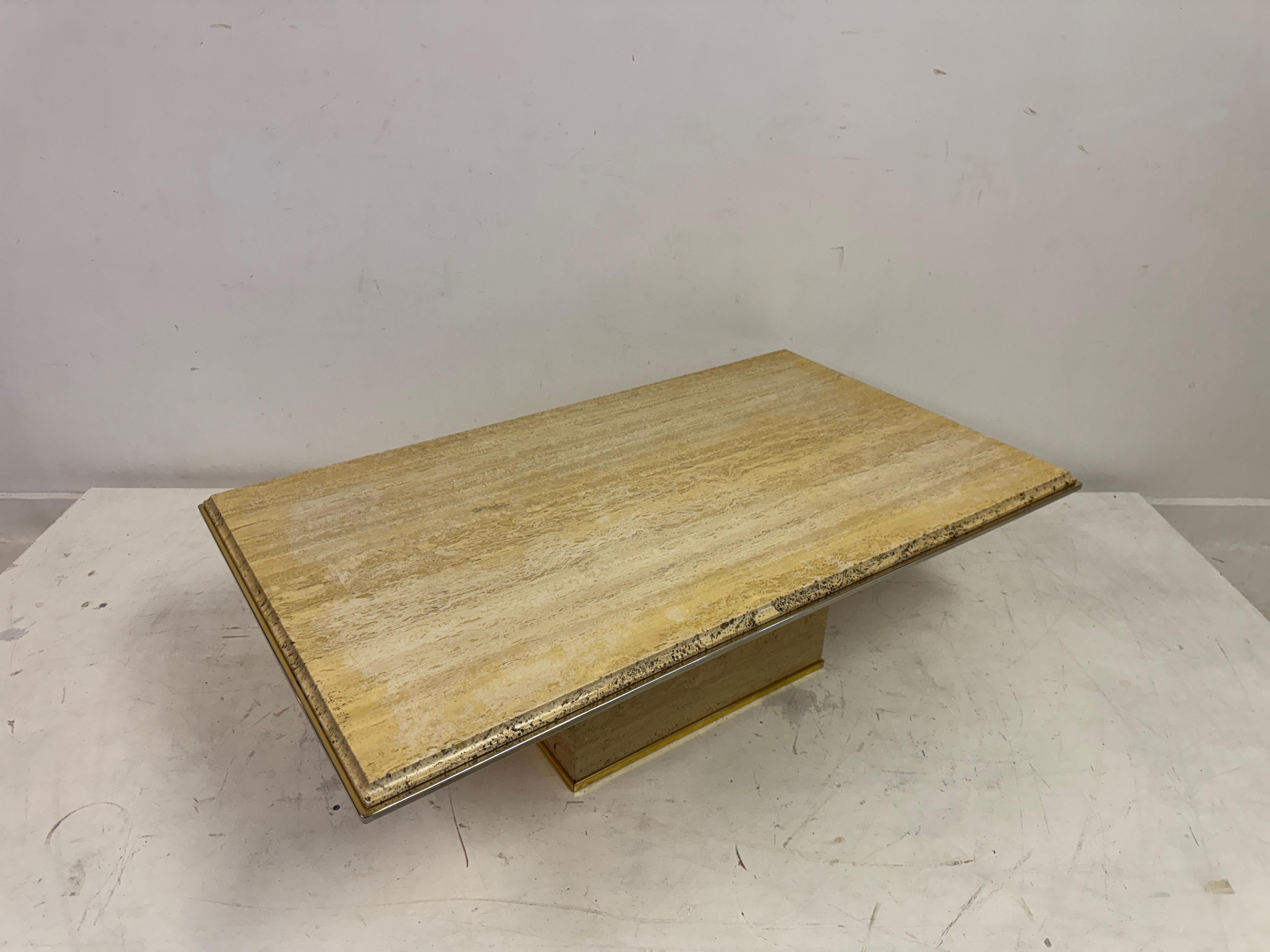 Table basse en travertin des années 1970 en vente 8