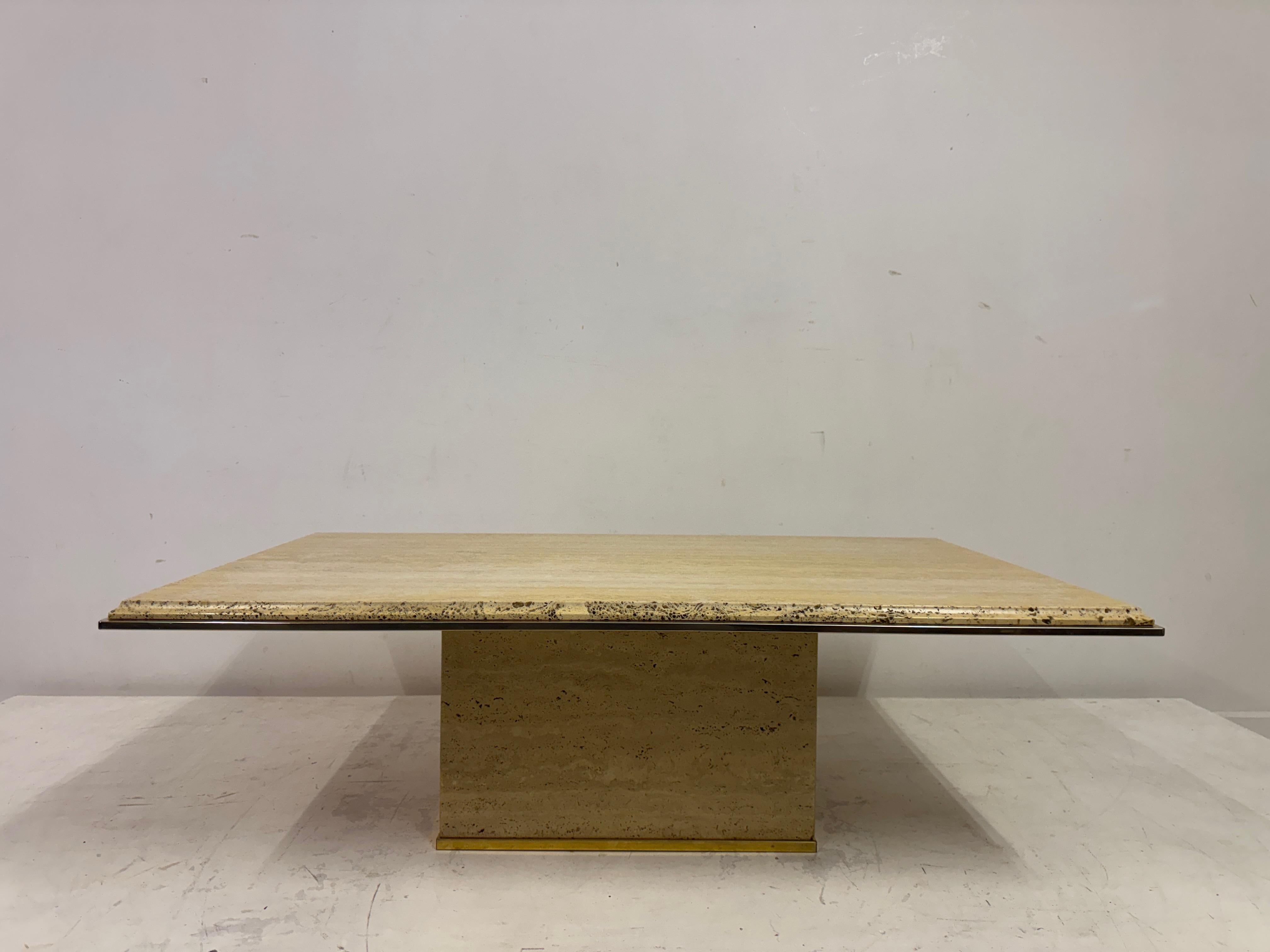 Mid-Century Modern Table basse en travertin des années 1970 en vente