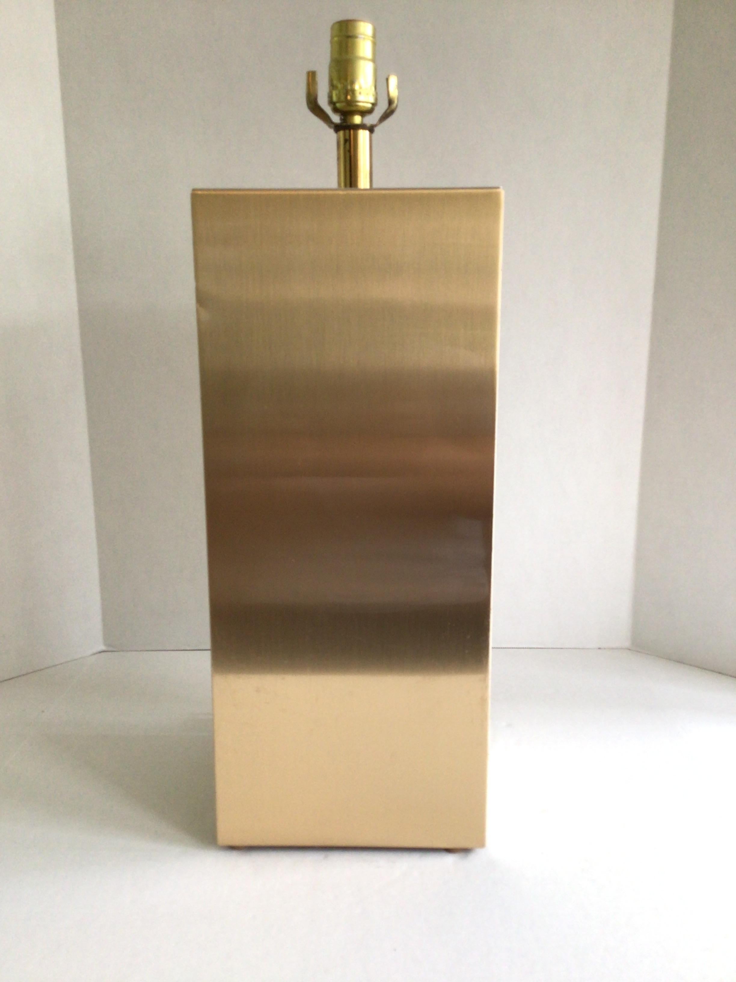 1970s Travertine Marble and Brass Column Table Lamp In Good Condition For Sale In Tarrytown, NY
