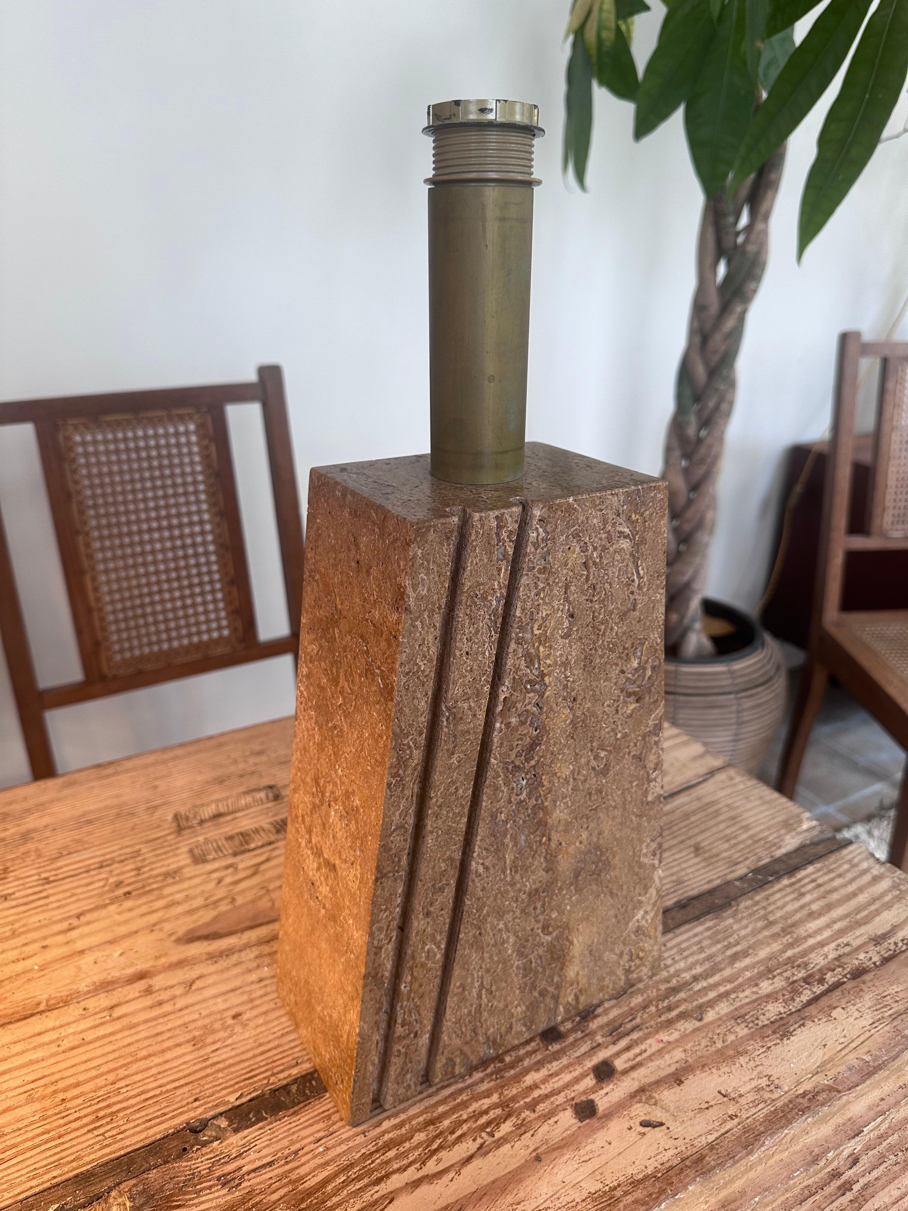 1970s Travertine Table Lamp with Geometric Base For Sale 3