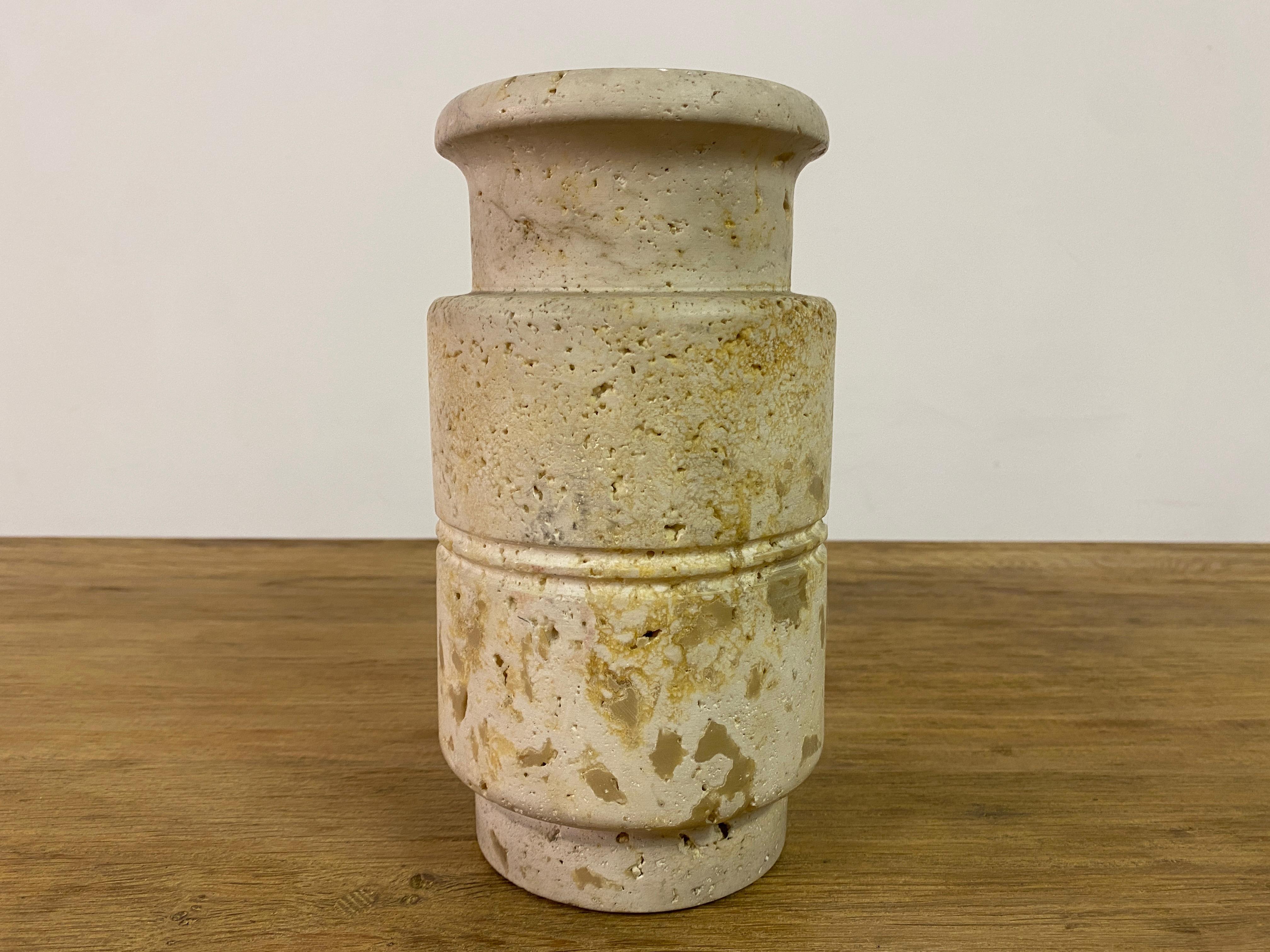 Mid-Century Modern Vase en travertin des années 1970 par Fratelli Mannelli en vente