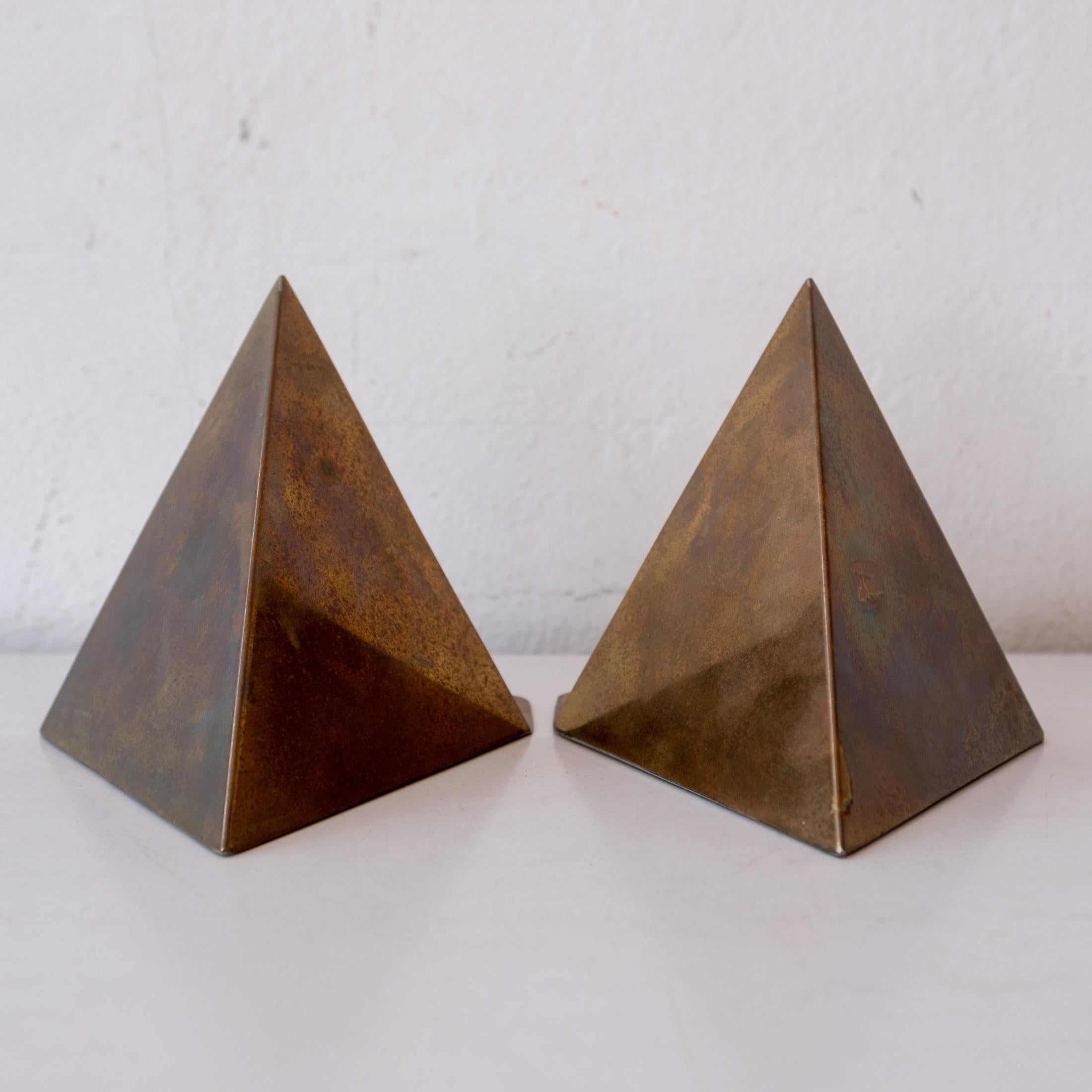 1970s, Triangular Brass Bookends In Good Condition In San Diego, CA