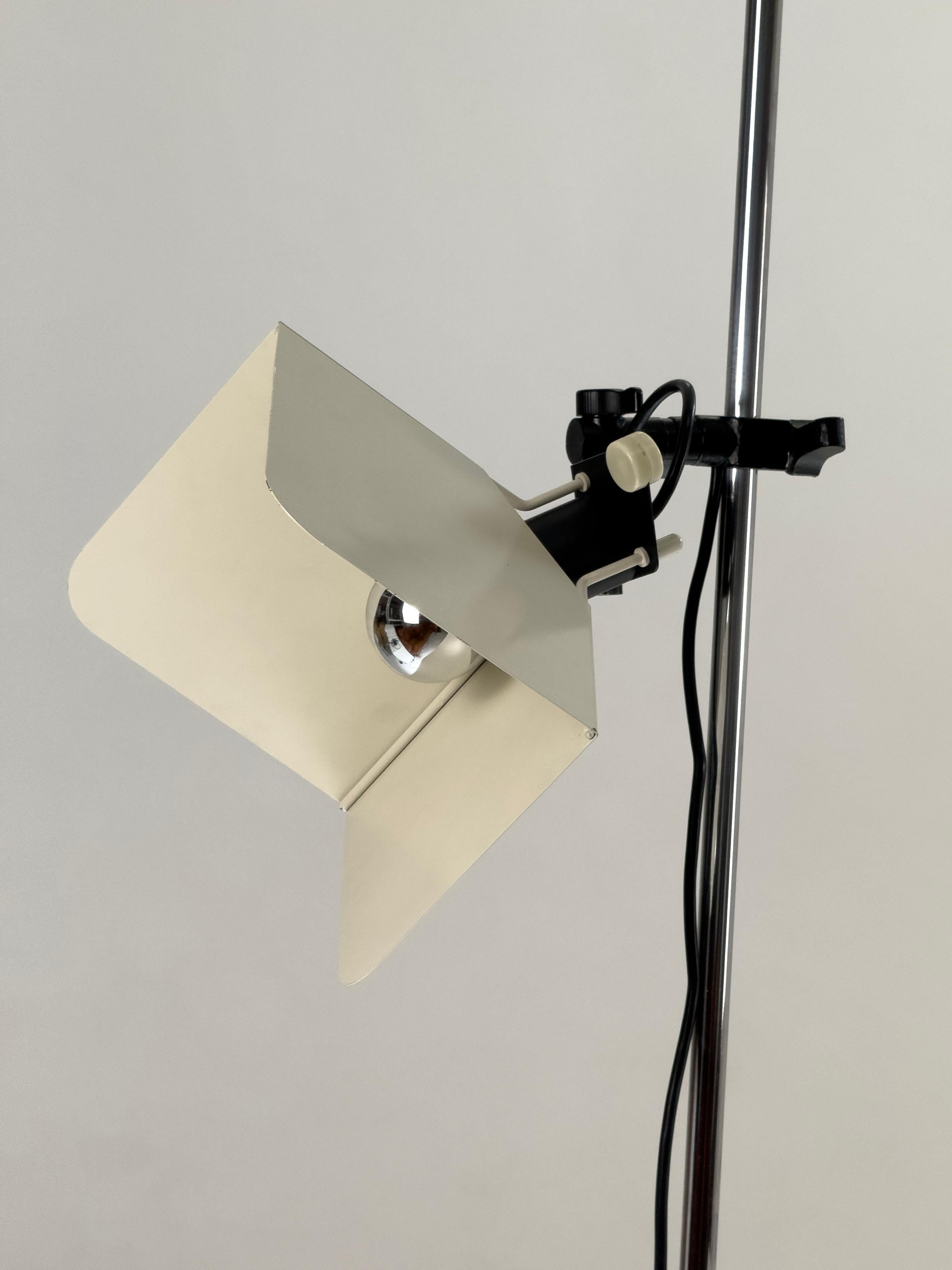 1970s Triedro Floor Lamp, designed by Joe Colombo for Stilnovo, Italy For Sale 3