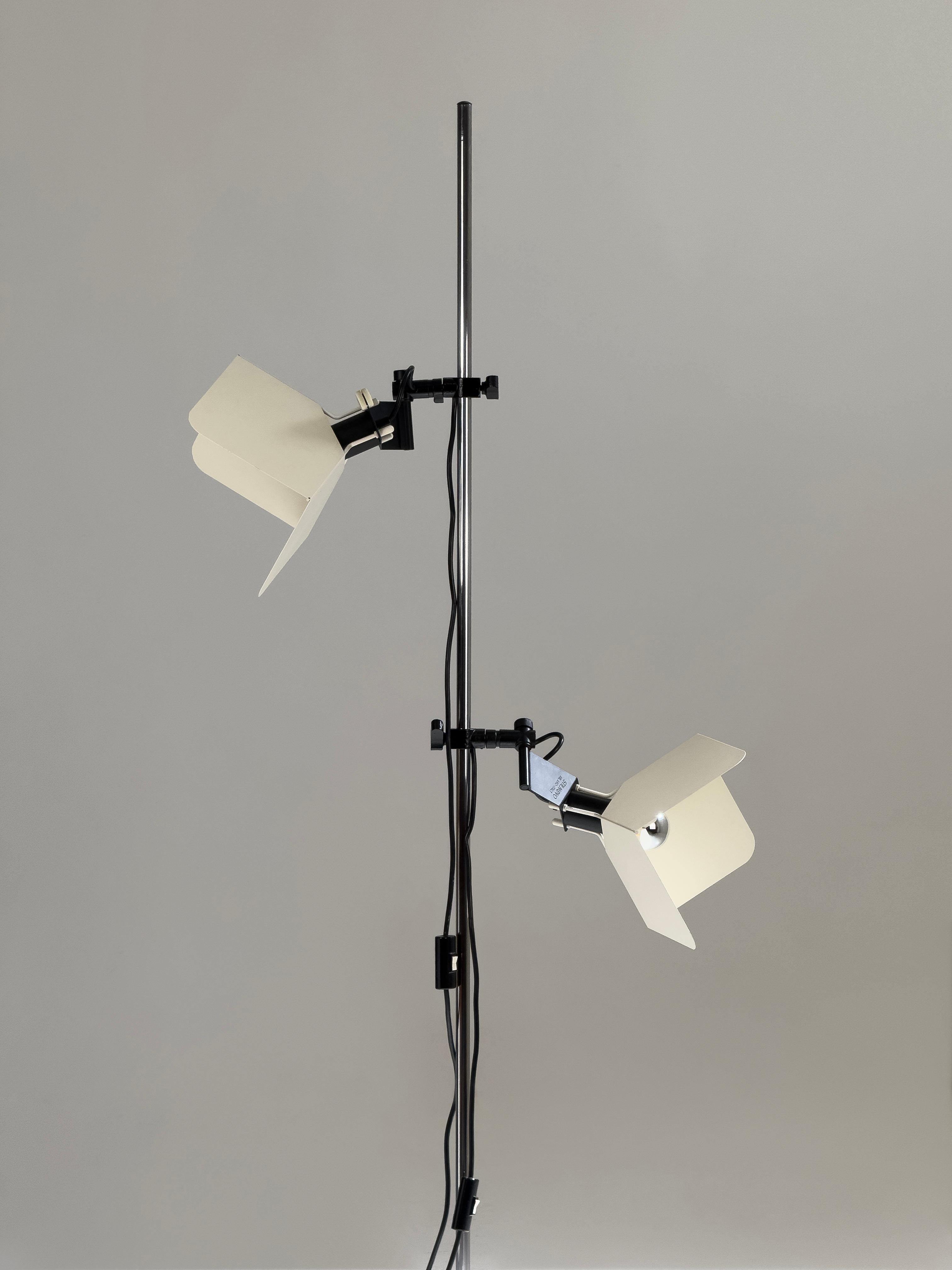 1970s Triedro Floor Lamp, designed by Joe Colombo for Stilnovo, Italy For Sale 4