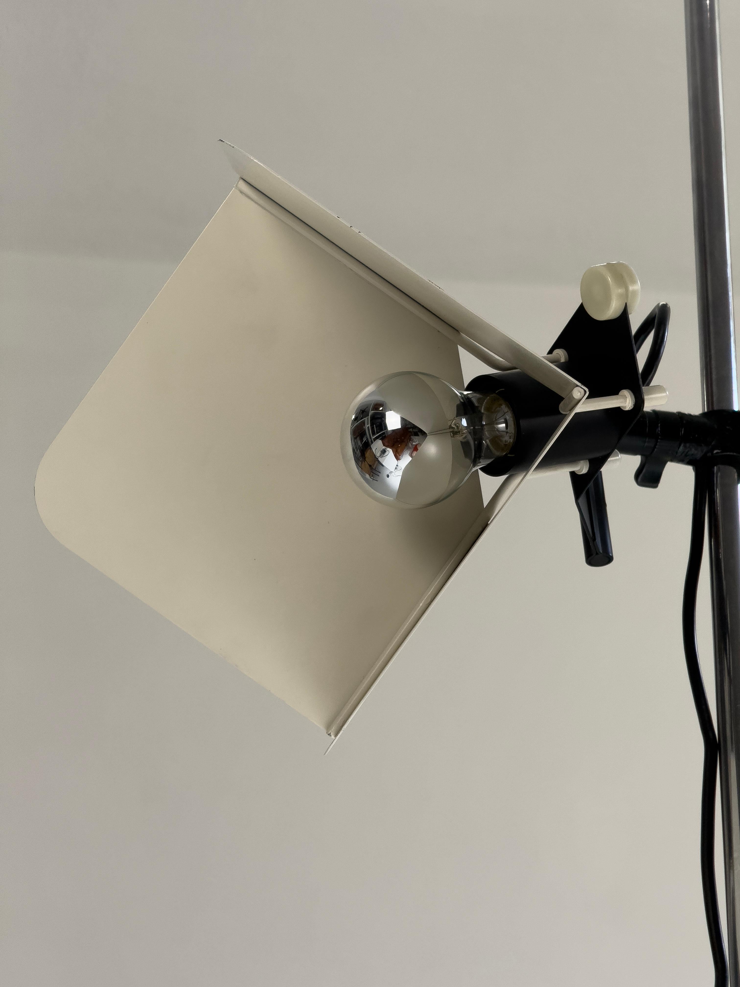 1970s Triedro Floor Lamp, designed by Joe Colombo for Stilnovo, Italy For Sale 9