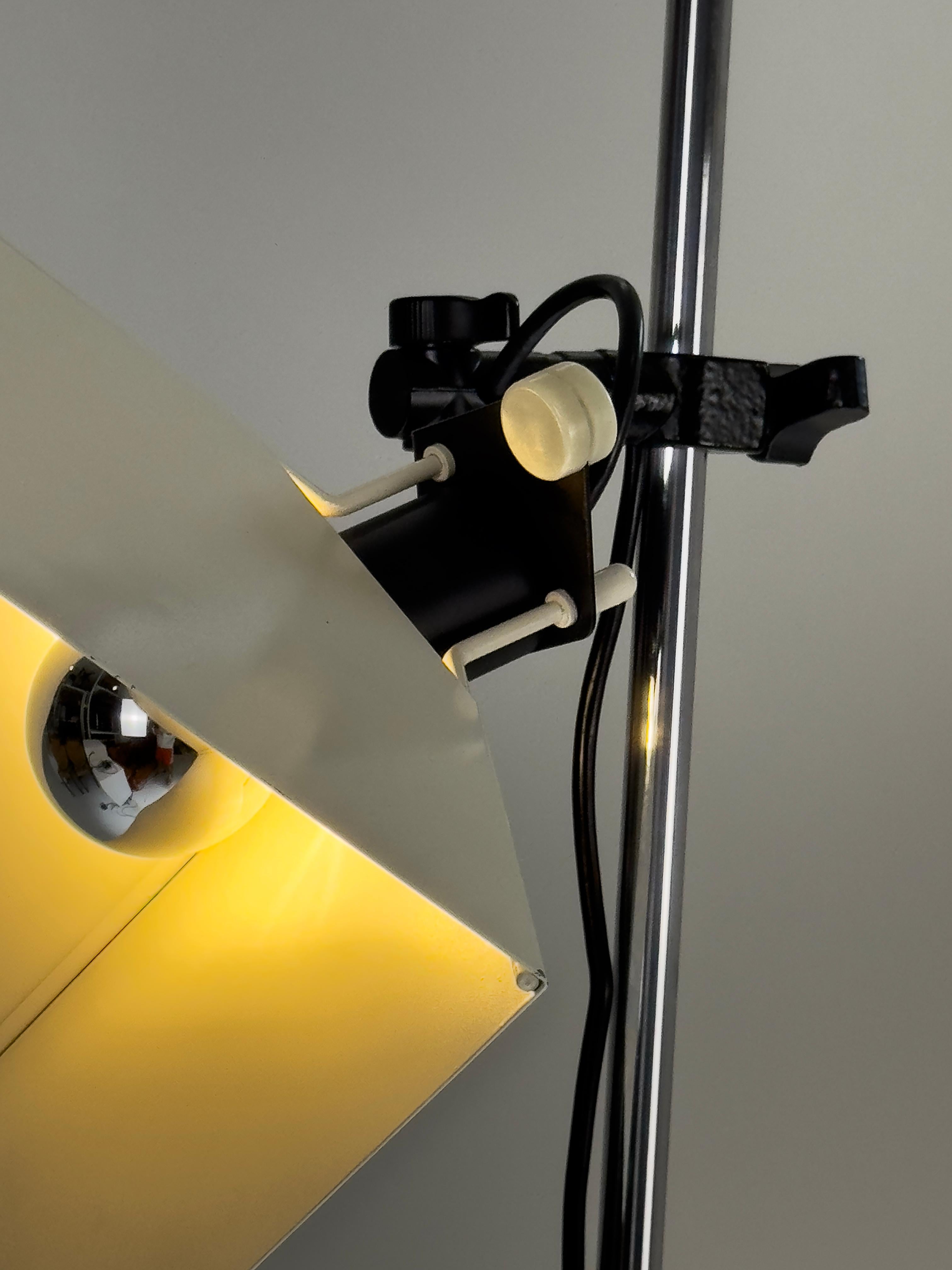 1970s Triedro Floor Lamp, designed by Joe Colombo for Stilnovo, Italy For Sale 10