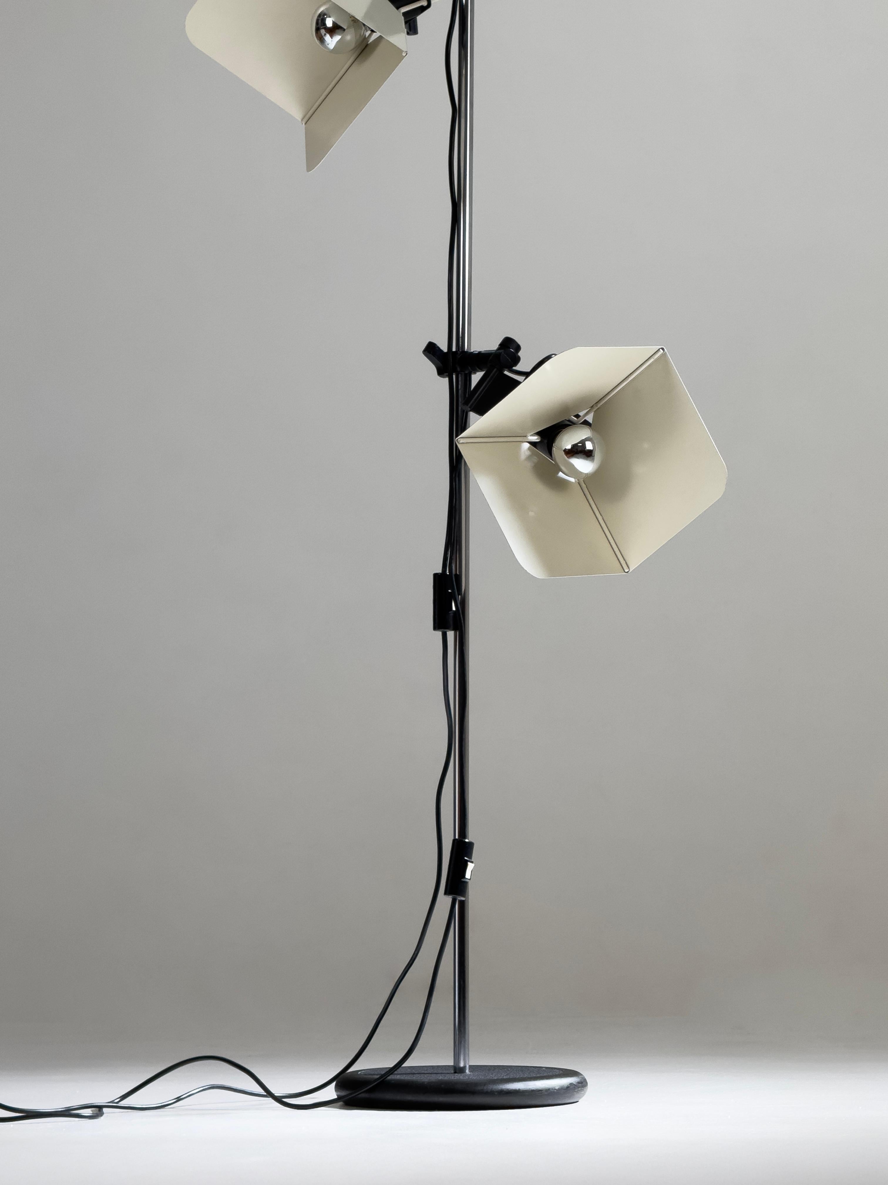 1970s Triedro Floor Lamp, designed by Joe Colombo for Stilnovo, Italy For Sale 11