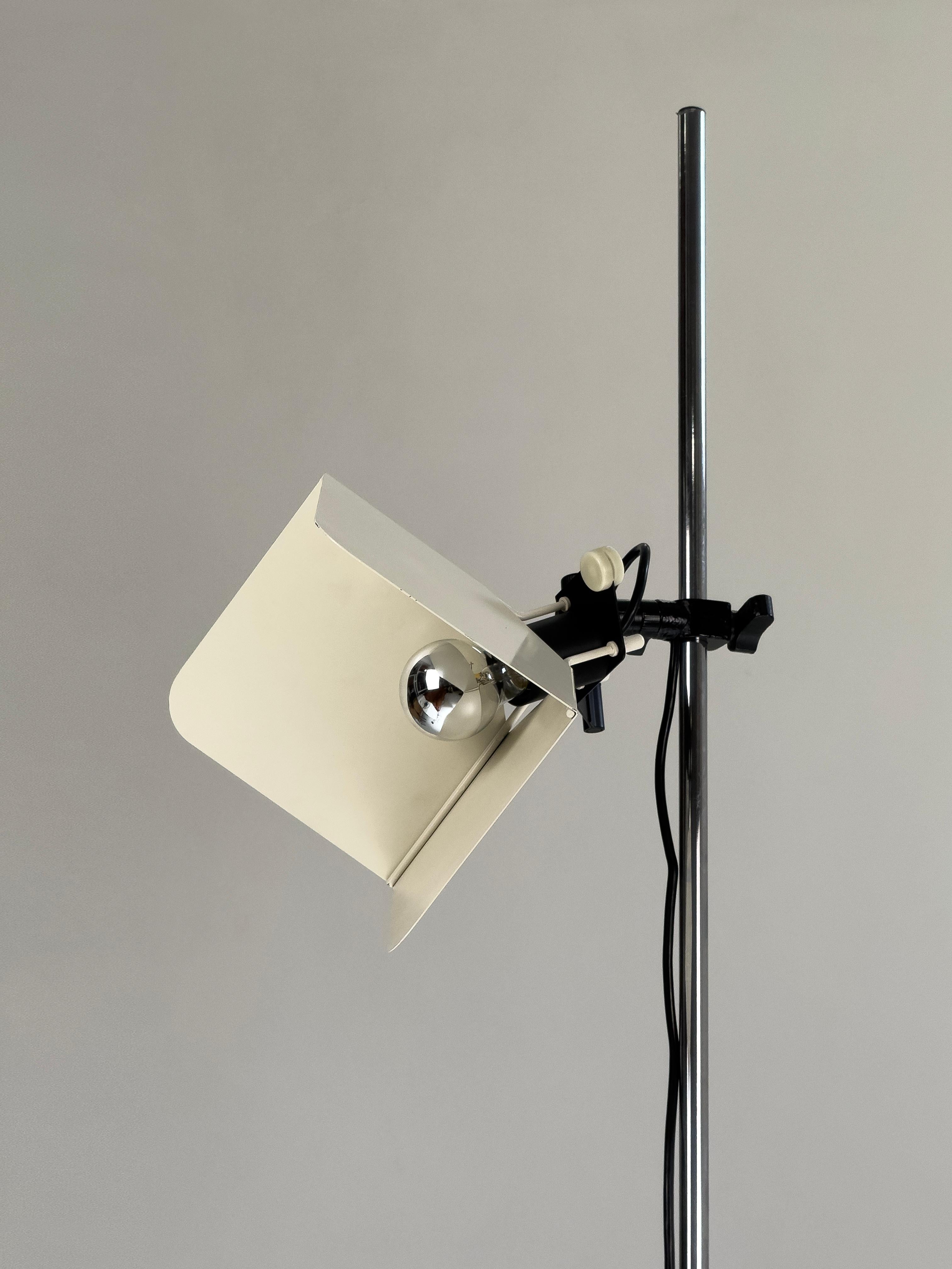1970s Triedro Floor Lamp, designed by Joe Colombo for Stilnovo, Italy For Sale 13