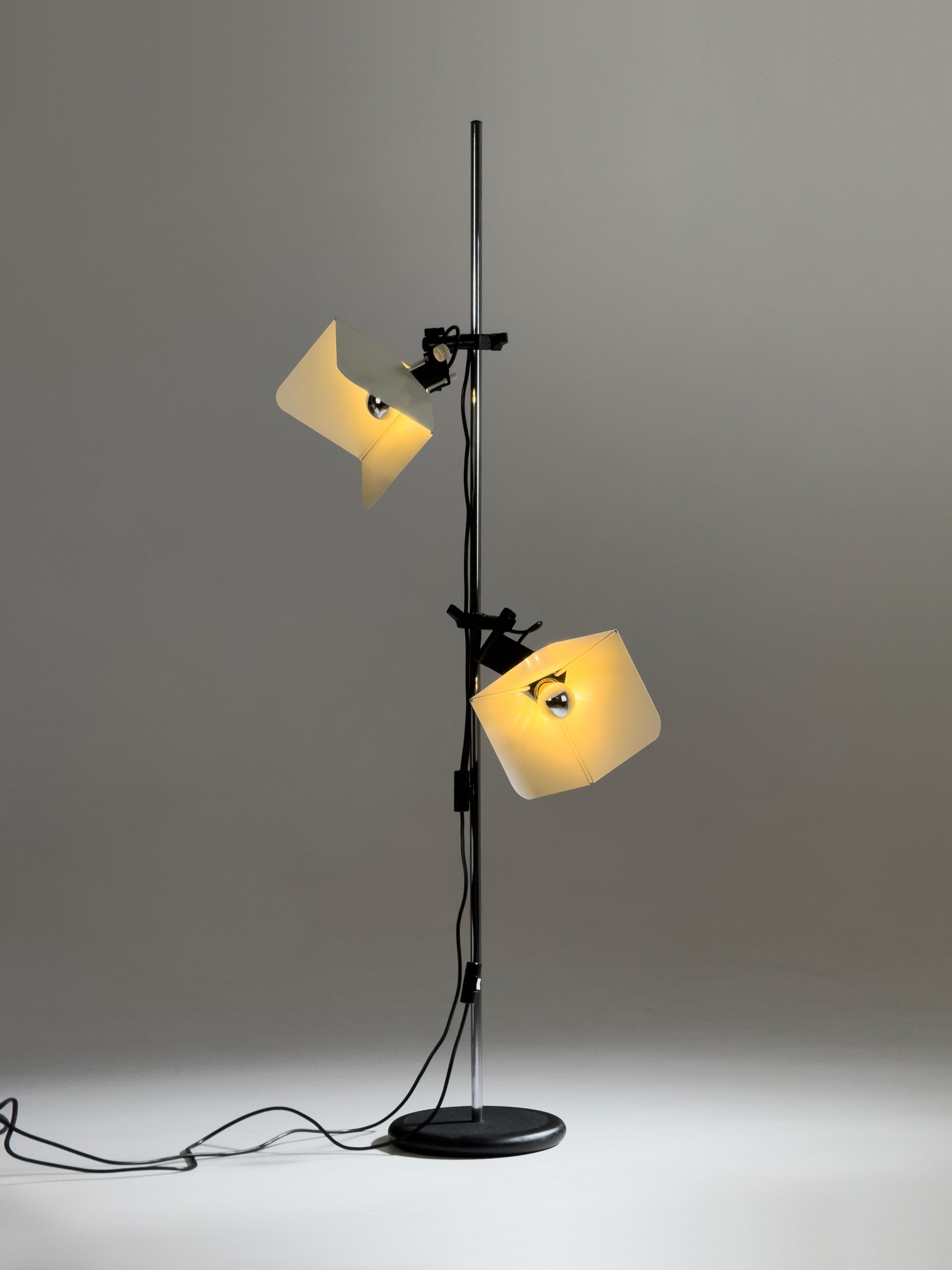 1970s Triedro Floor Lamp, designed by Joe Colombo for Stilnovo, Italy In Good Condition For Sale In Milano, IT