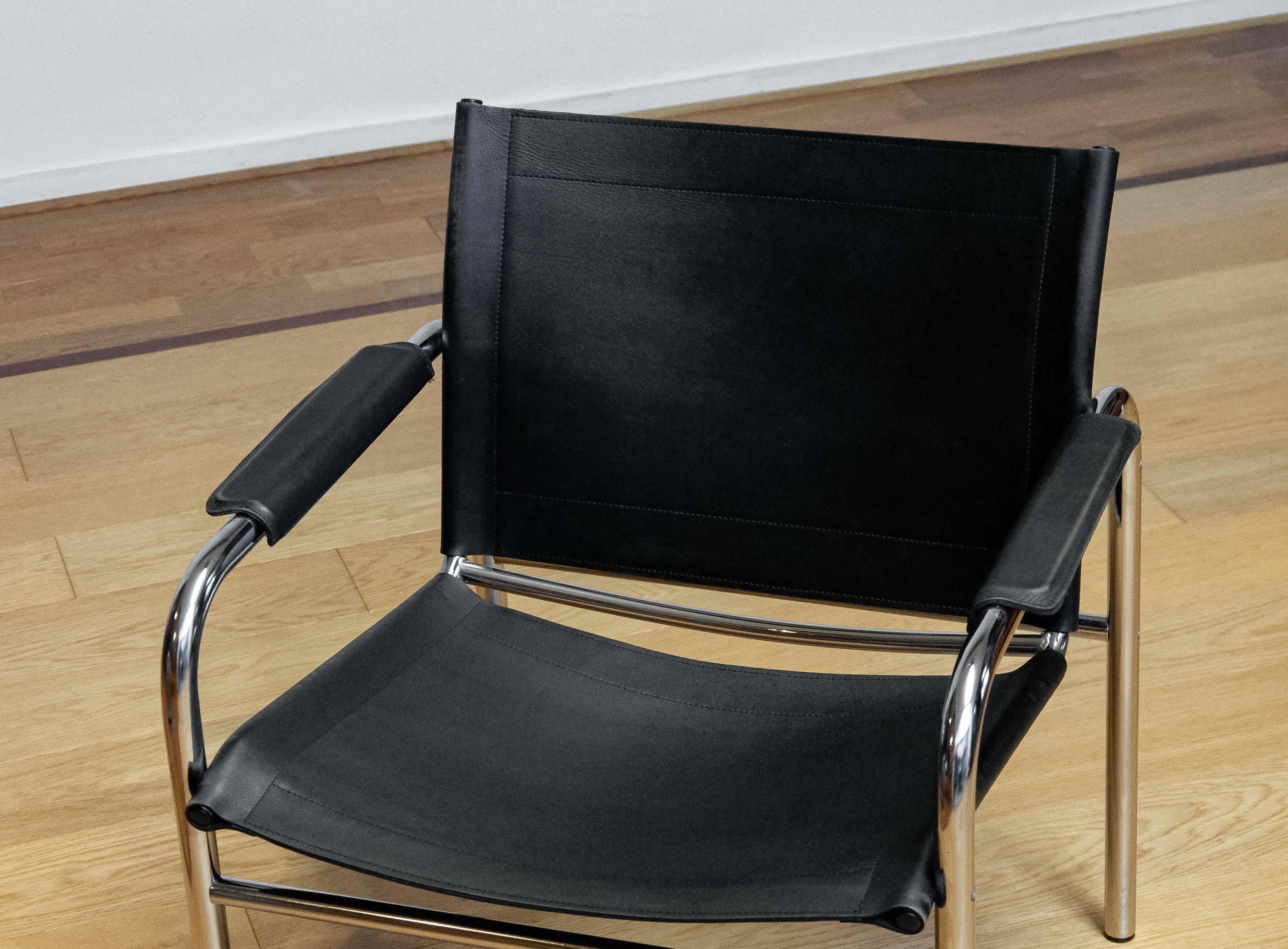 Schwarzer Ledersessel, Modell Klinte, entworfen von Tord Bjorklund, für Ikea in Schweden in den 1970er Jahren. Der Stuhl ist mit dickem Leder gepolstert und hat ein Gestell aus Chromstahl. 
Dieser 'Klinte'-Stuhl ist in einem insgesamt sehr guten