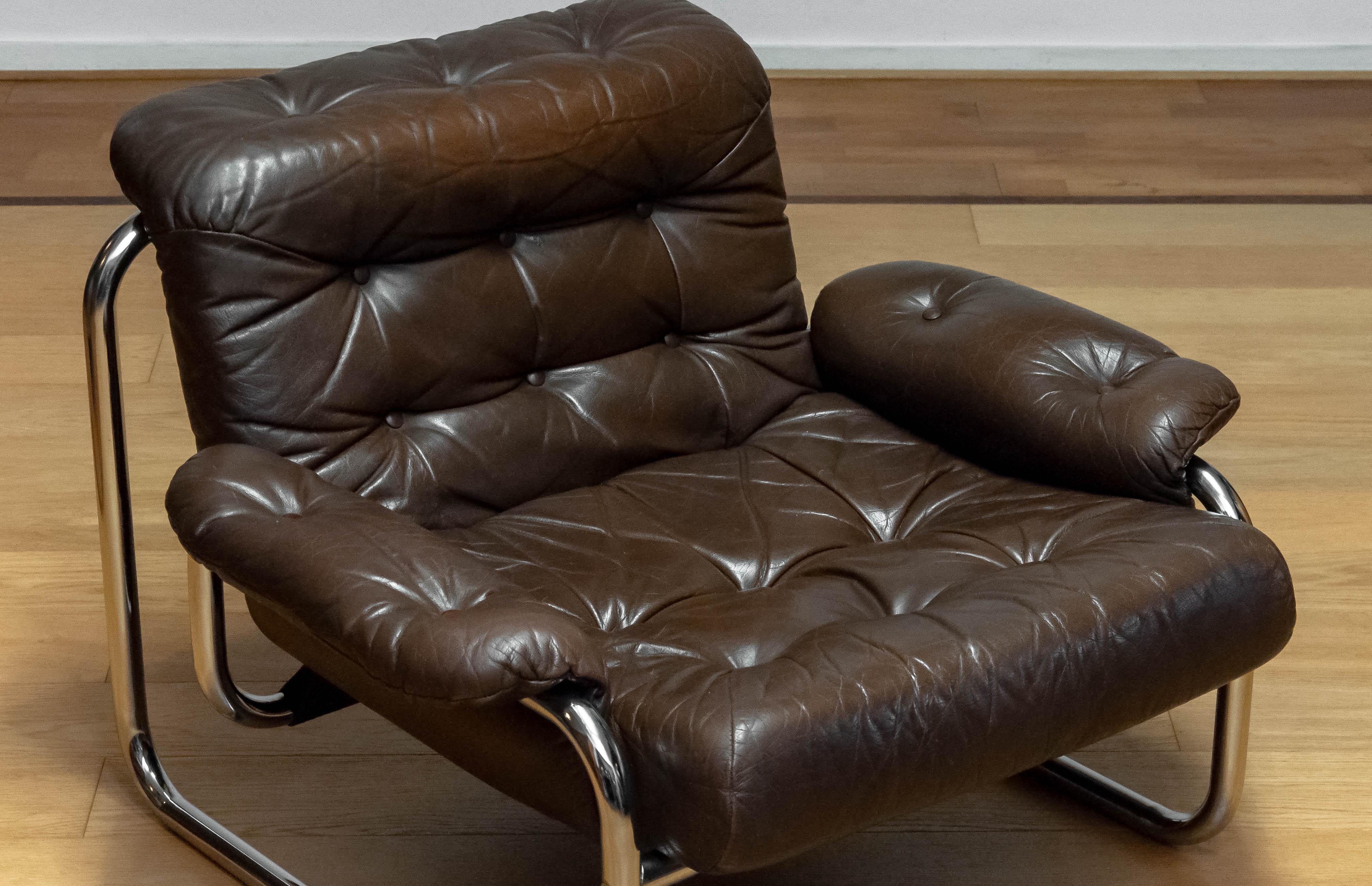 1970, Chaise longue tubulaire en chrome et cuir Brown par Johan Bertil Häggström 3