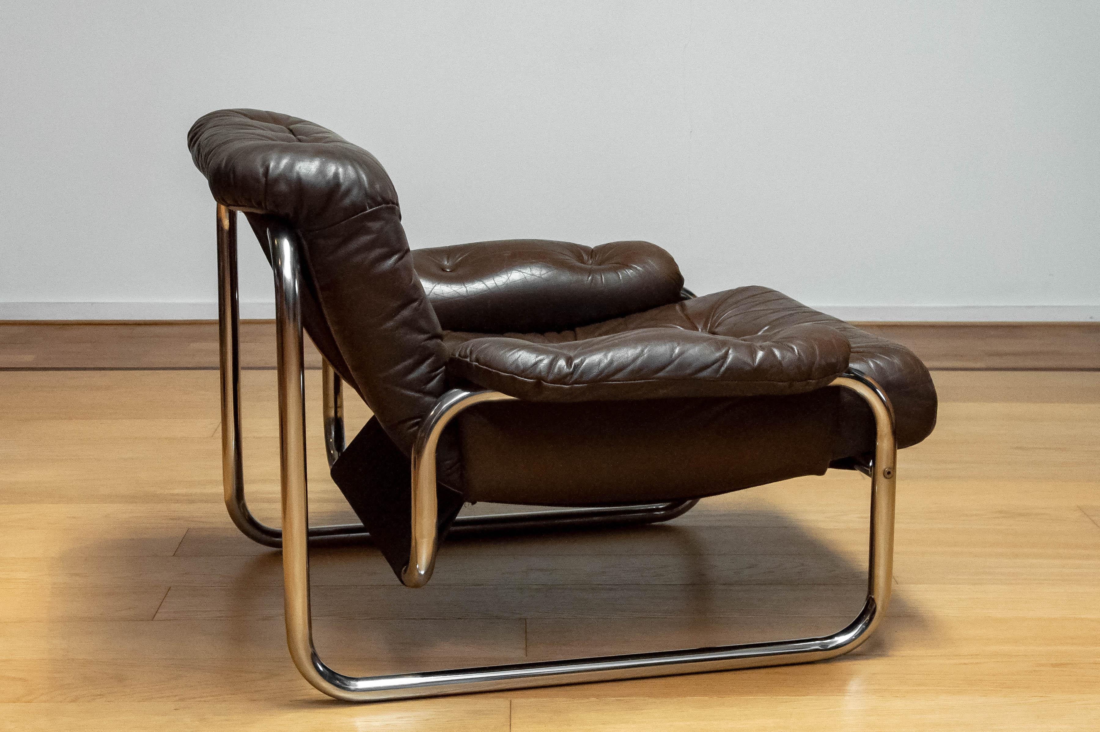 1970, Chaise longue tubulaire en chrome et cuir Brown par Johan Bertil Häggström 2