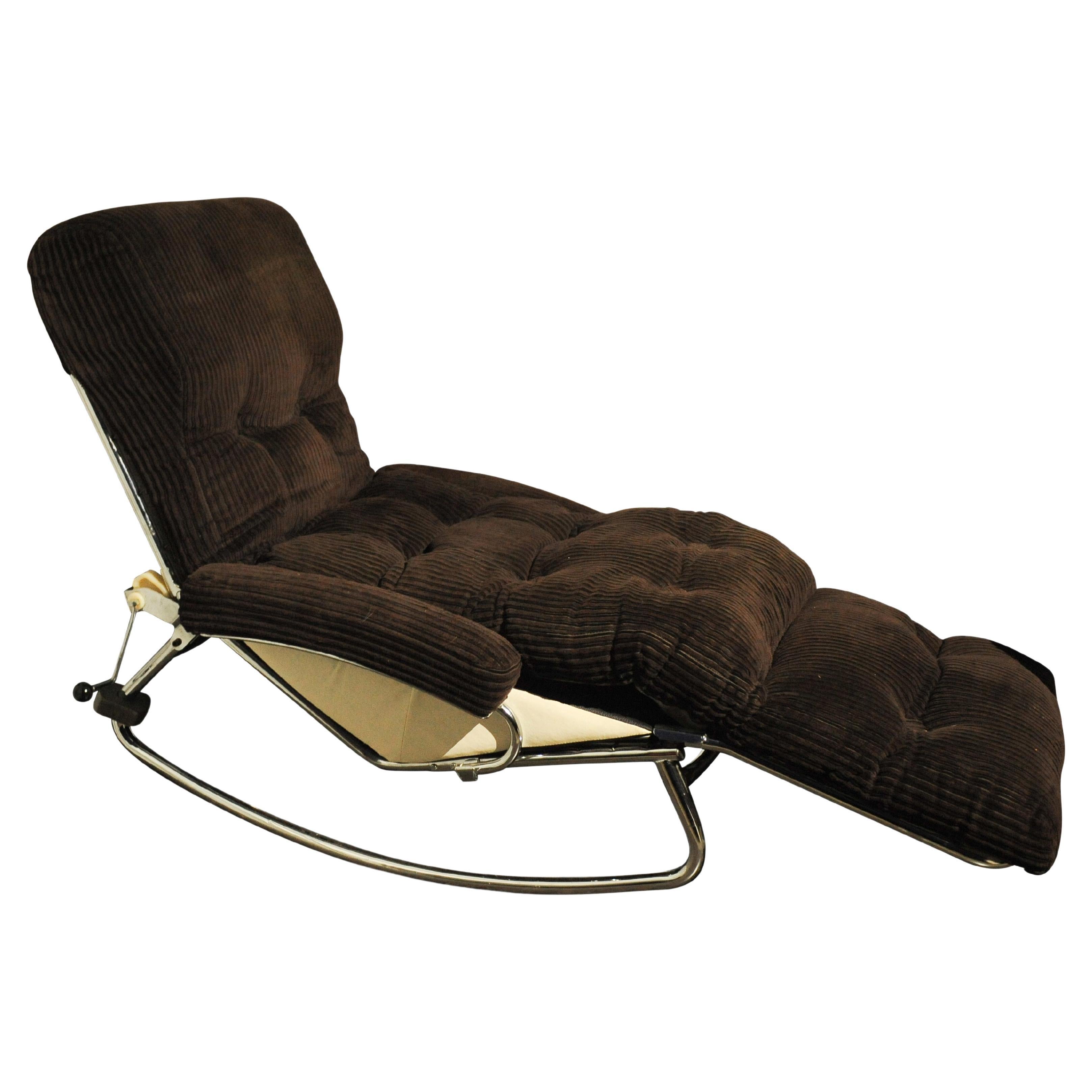 Tubular Chrome frame rocking chair with headrest & footrest upholstered in brown corduroy by Lama Made in France 1970s

Footrest is removable to make a shorted length chair.