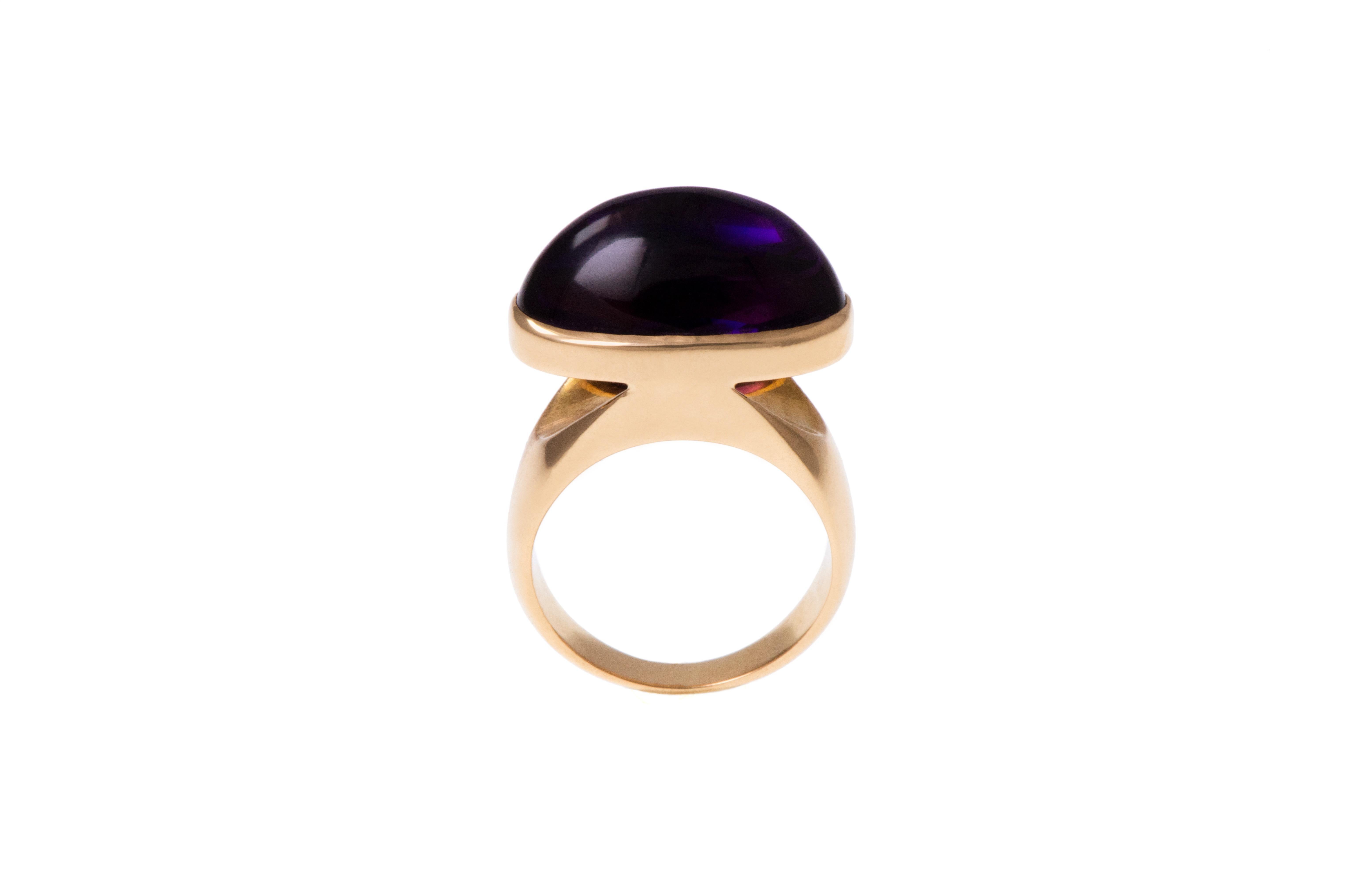 A lively 18-karat gold ring with a beautiful cabochon amethyst designed by Tuk Fischer for Georg Jensen, Circa 1970. The ring is stamped Georg Jensen, Denmark 18k, and numbered 1096.
It measures a size 6 and is sizable. More precisely, the ring