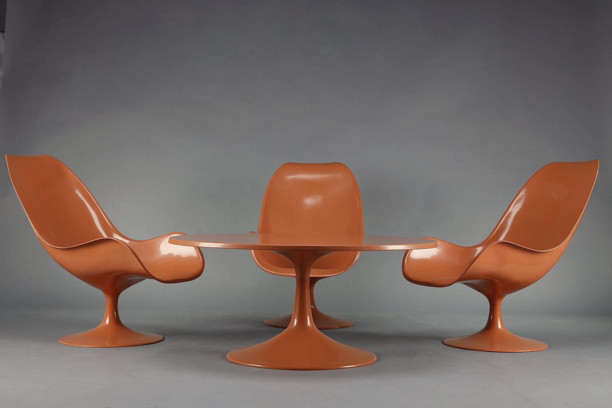Fibre de verre Chaises et table basses tulipe des années 1970 en vente