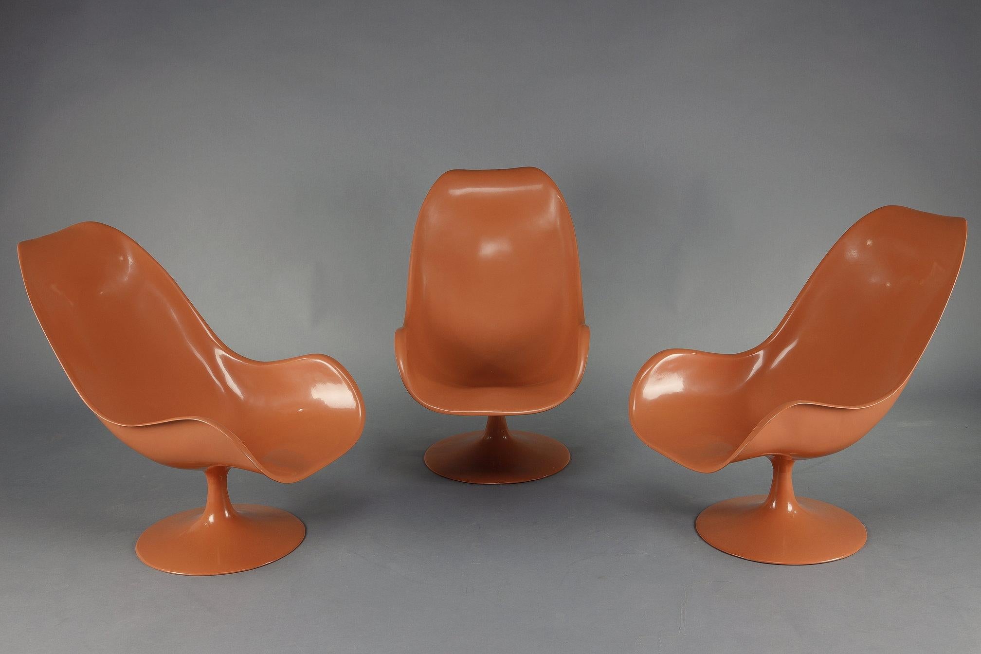 Chaises et table basses tulipe des années 1970 en vente 2