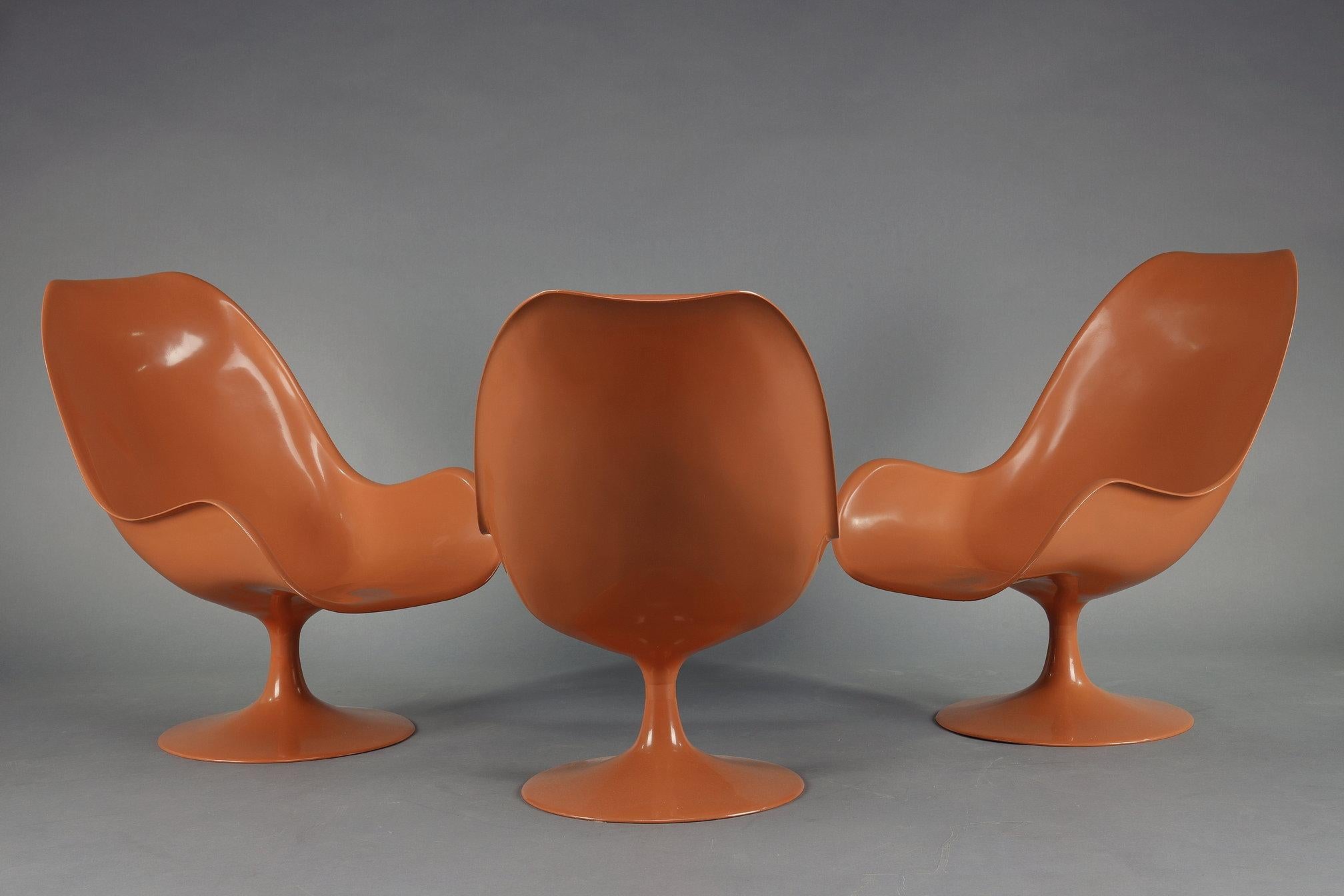 Chaises et table basses tulipe des années 1970 en vente 3