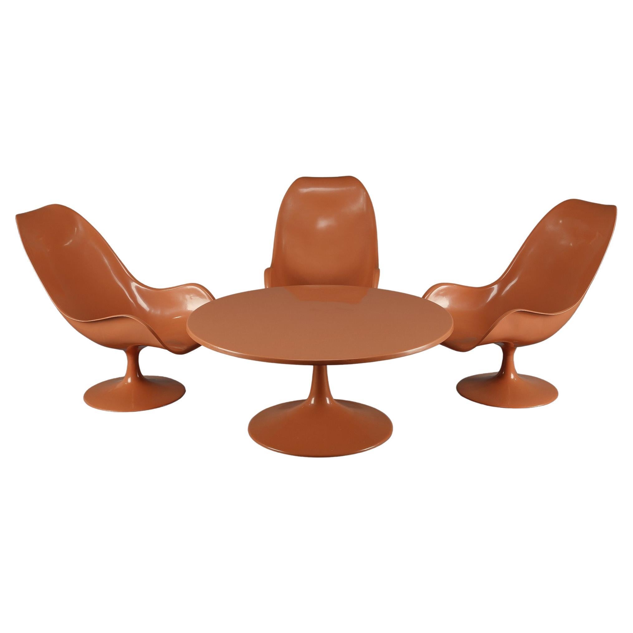Chaises et table basses tulipe des années 1970