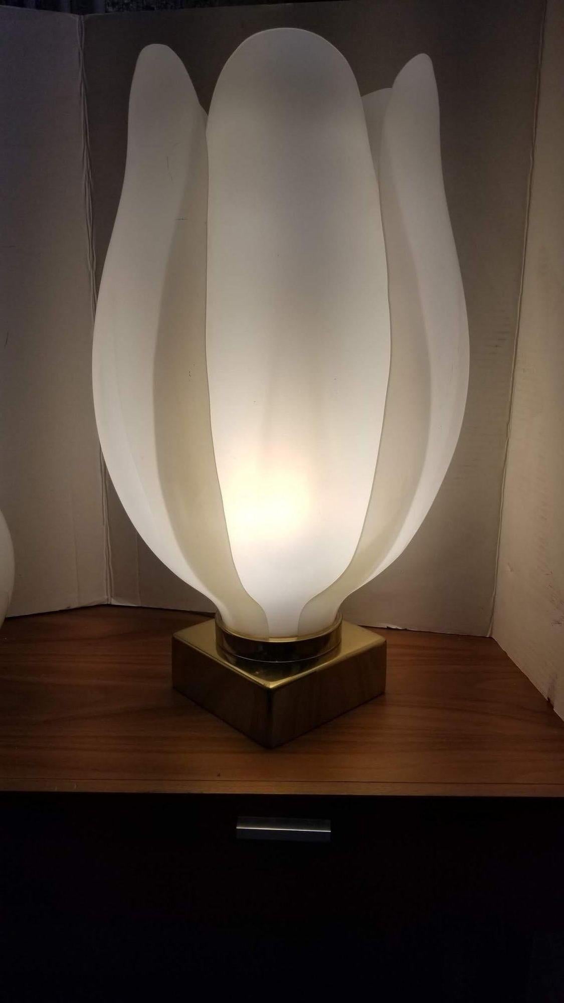 Oversized Acrylic Tulip Lamp in the style of Roger Rougier  In Good Condition For Sale In Van Nuys, CA
