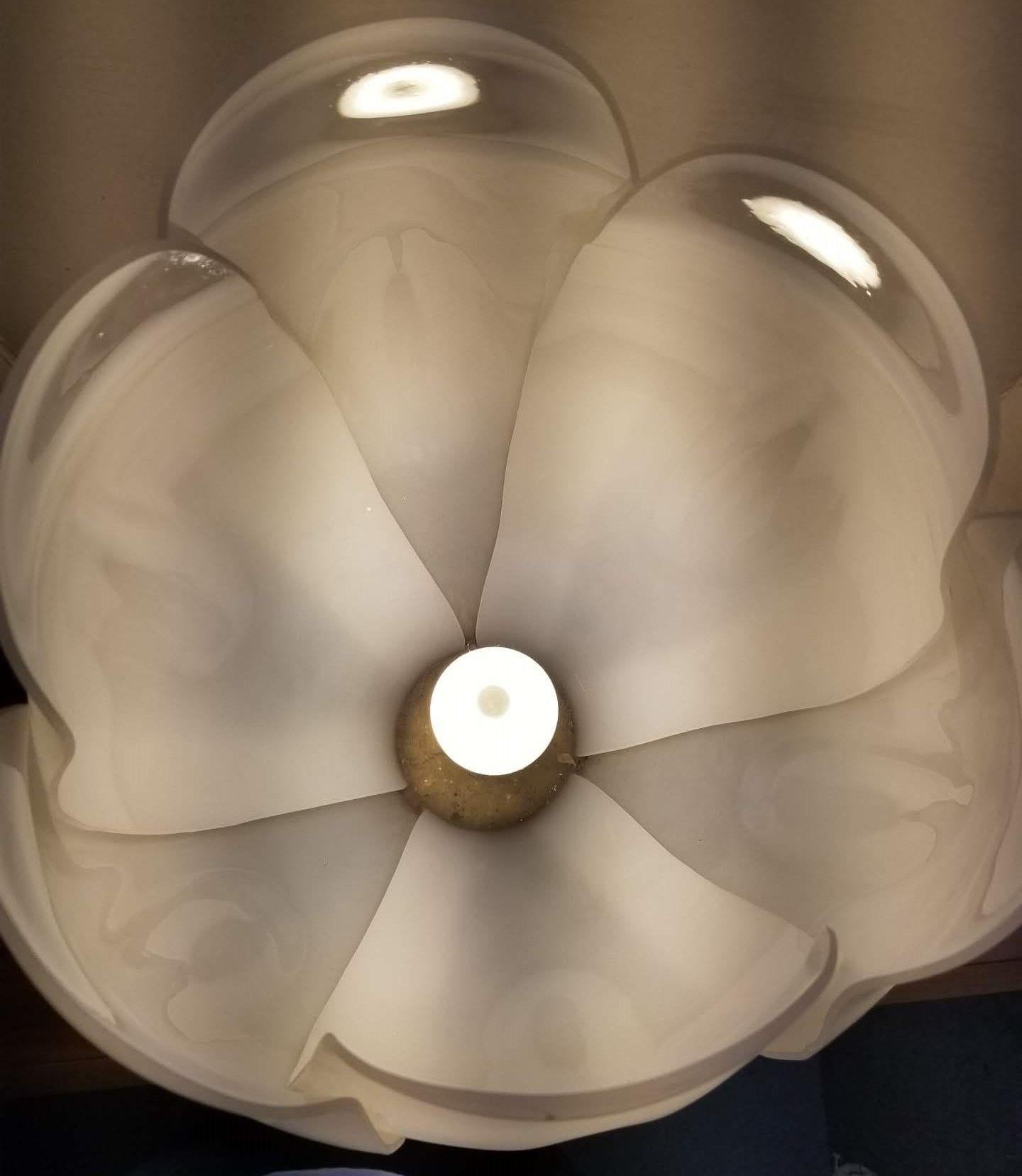 Lampe tulipe des années 1970 dans le style de Roger Rougier en vente 1