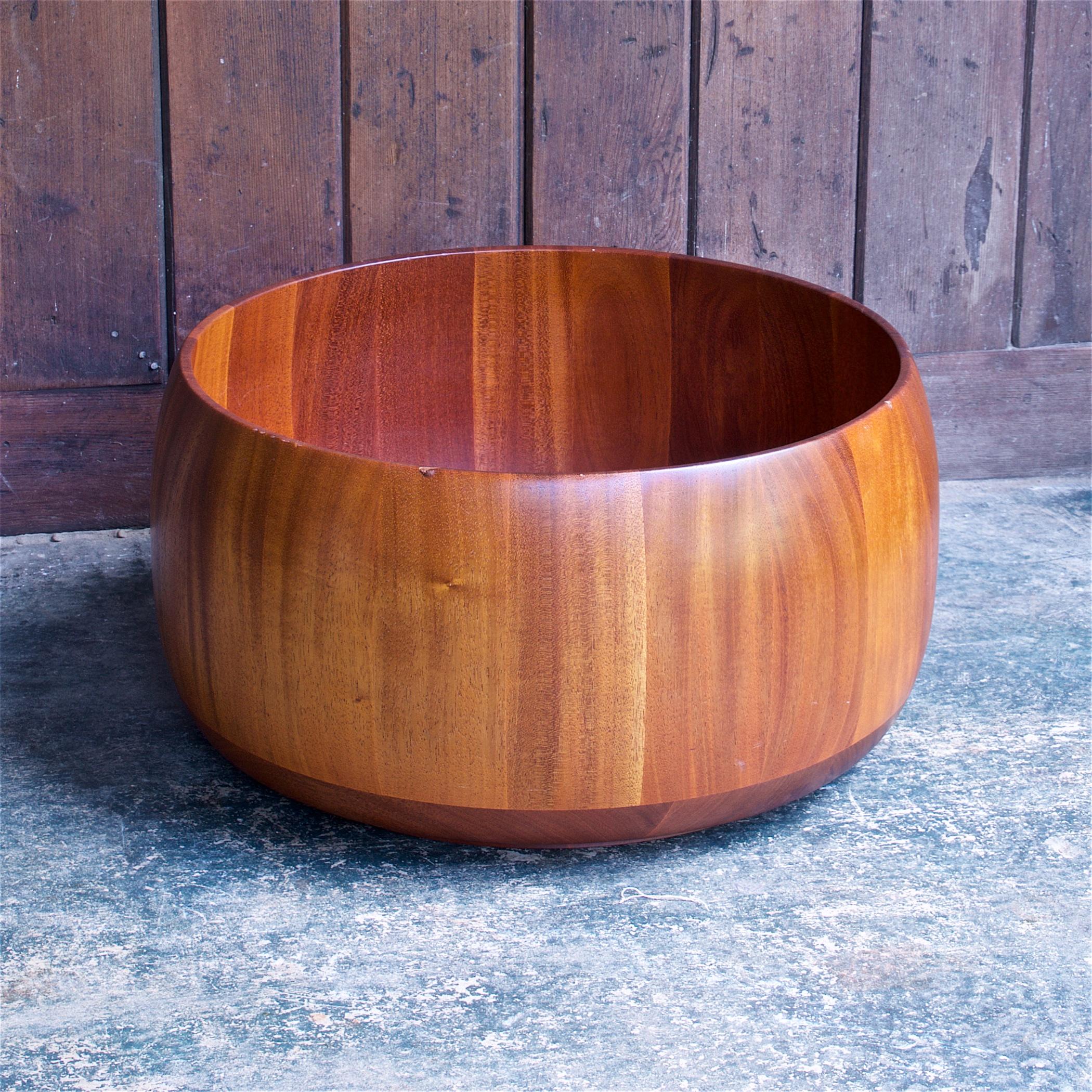 Américain Jardinière en bois tourné des années 1970 Mid-Century XL Bowl Craftsman John Crouse Wolcott Ny en vente