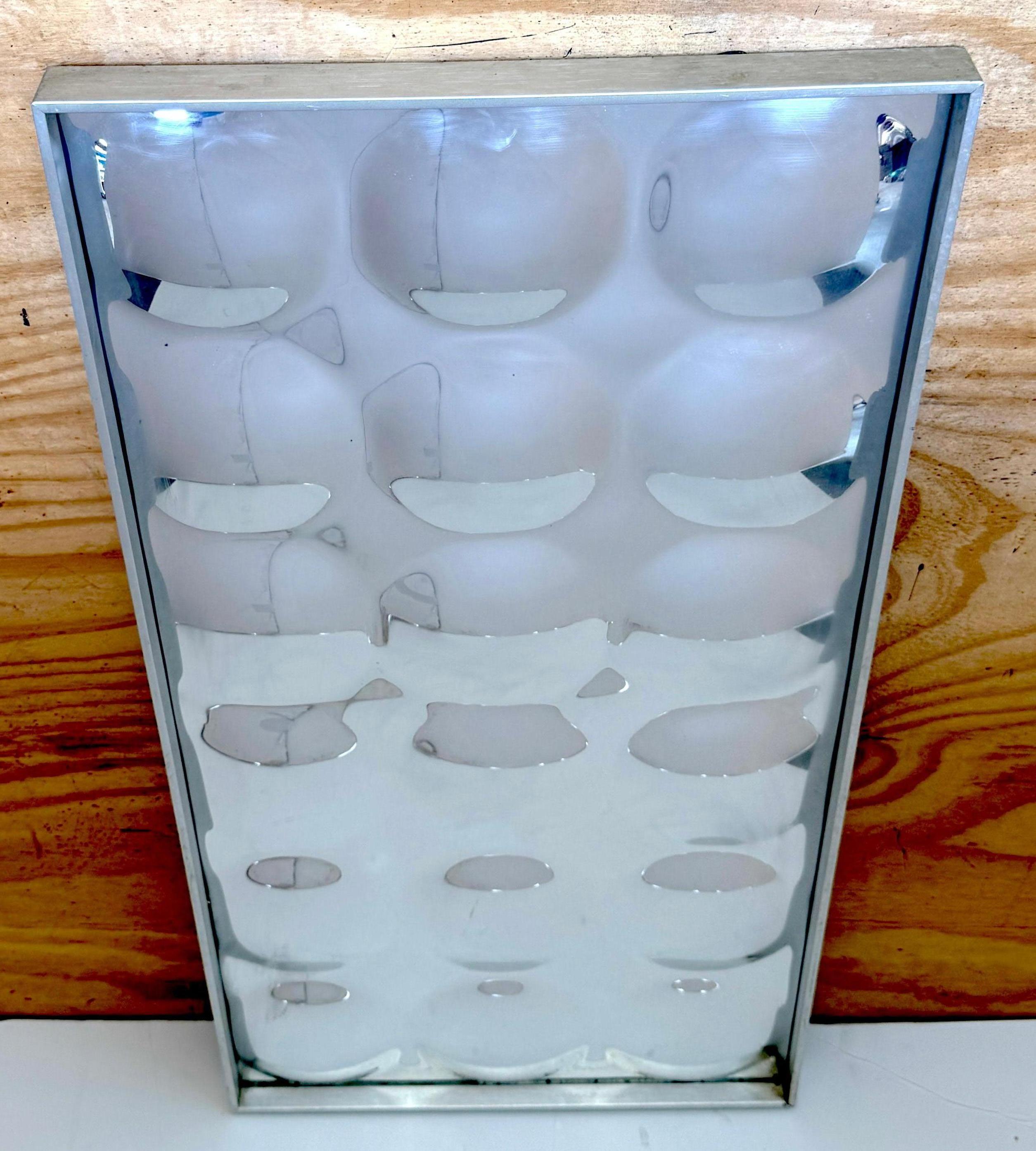1970s Turner Bubble Mirror in Chrome-Finished Acrylic and Aluminum Frame For Sale 1