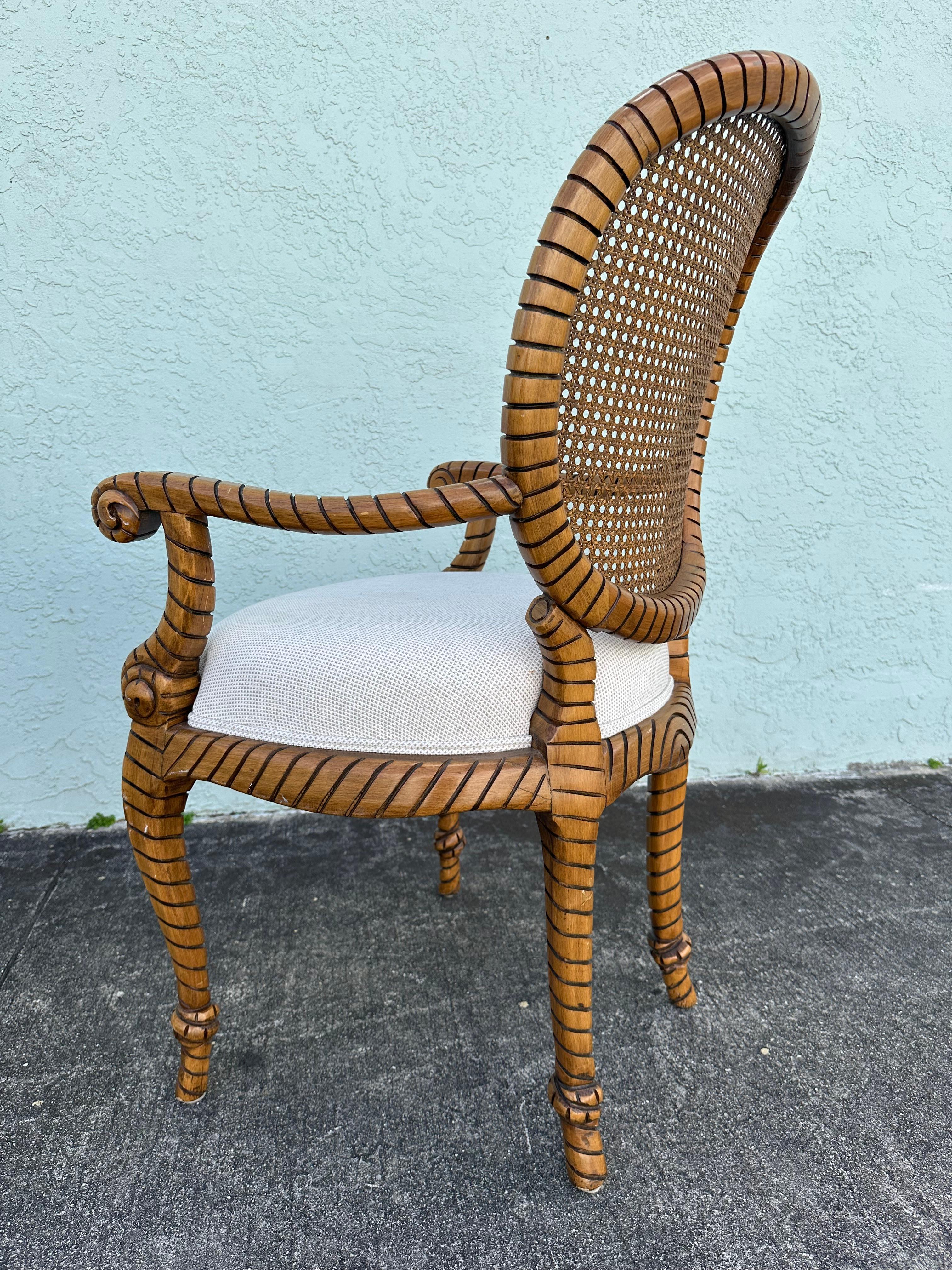 Fauteuils en bois doré torsadé des années 1980, lot de 2 en vente 3
