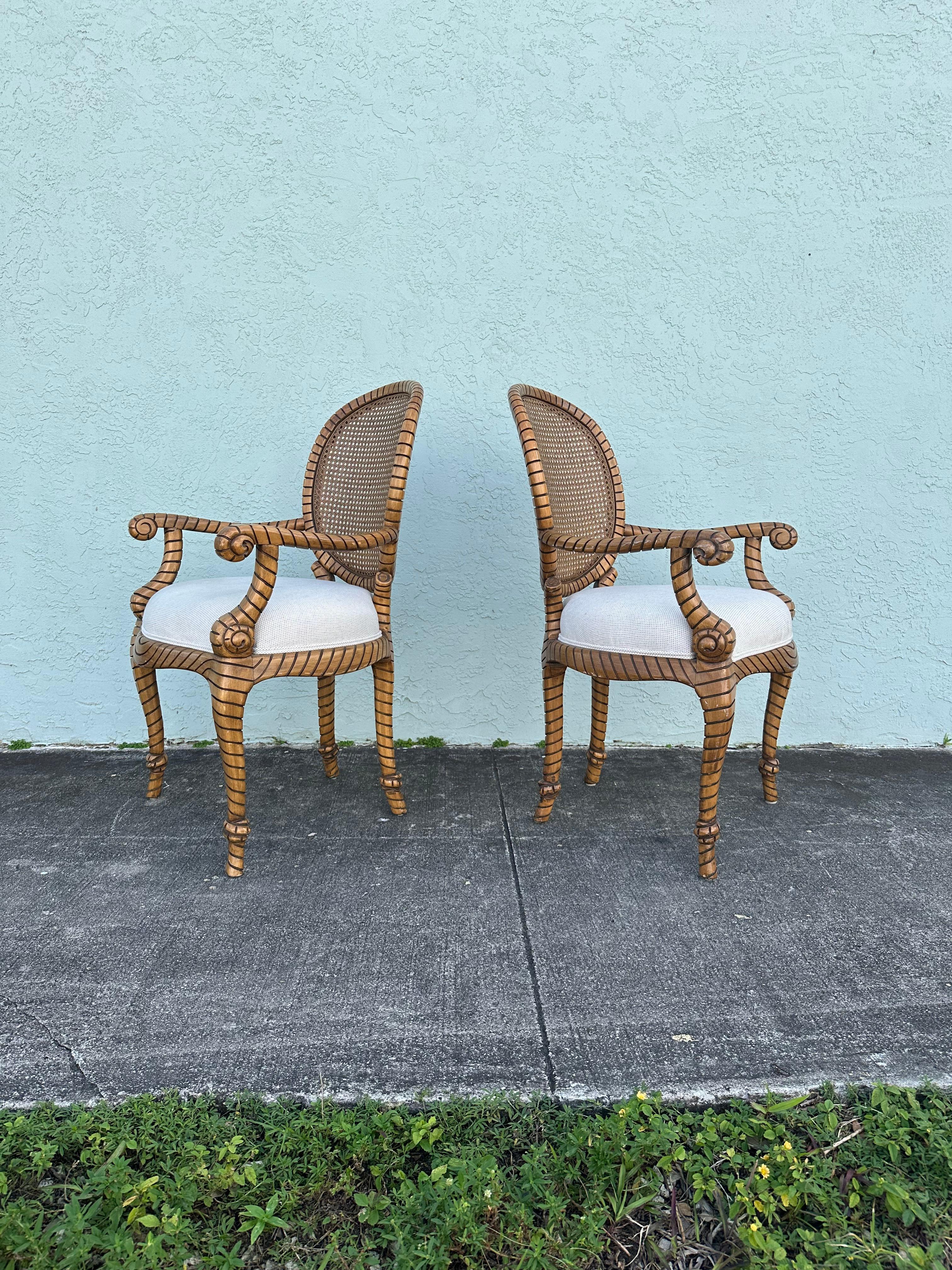 Fauteuils en bois doré torsadé des années 1980, lot de 2 en vente 5