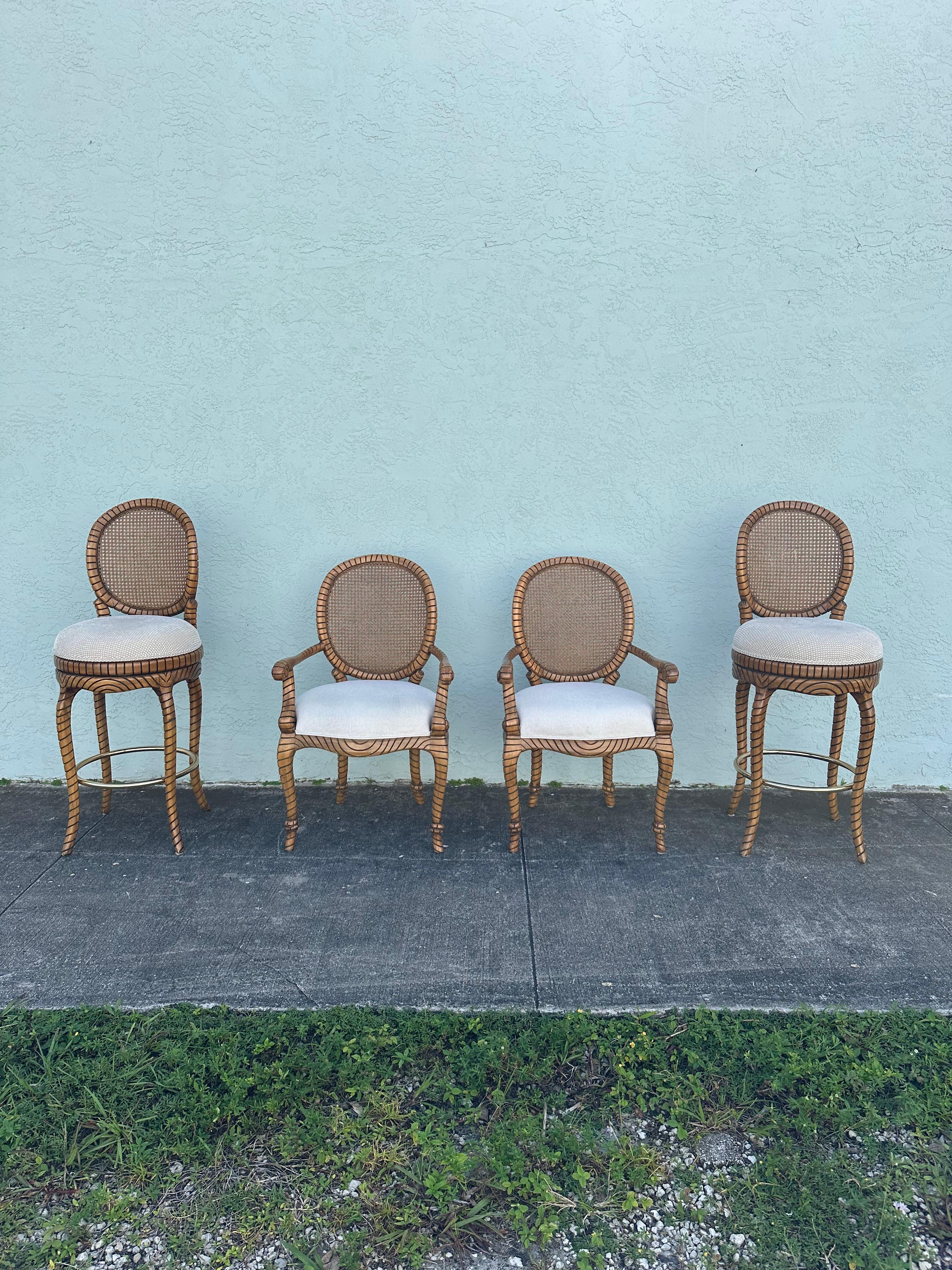 Fauteuils en bois doré torsadé des années 1980, lot de 2 en vente 6