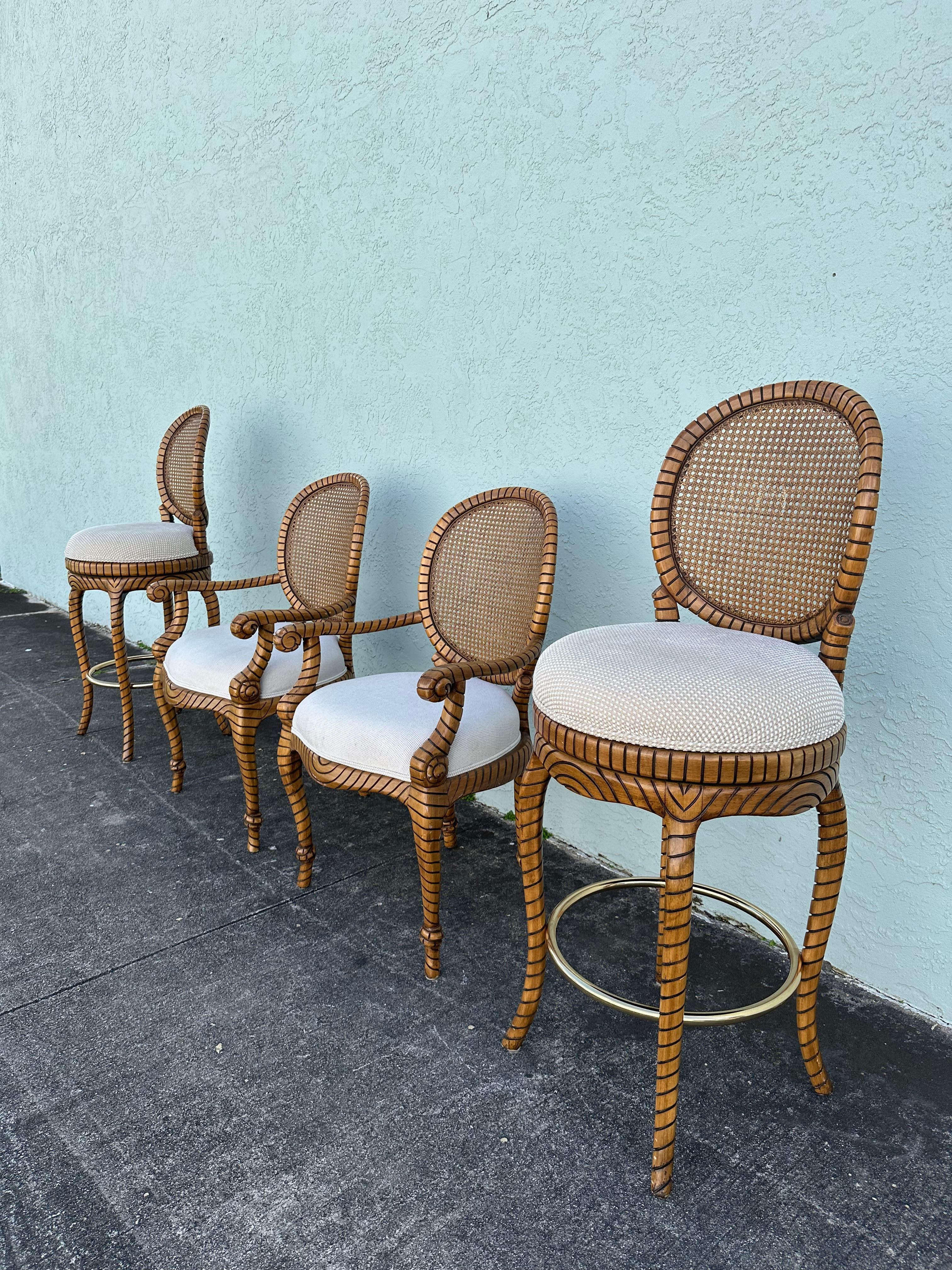 Fauteuils en bois doré torsadé des années 1980, lot de 2 en vente 7