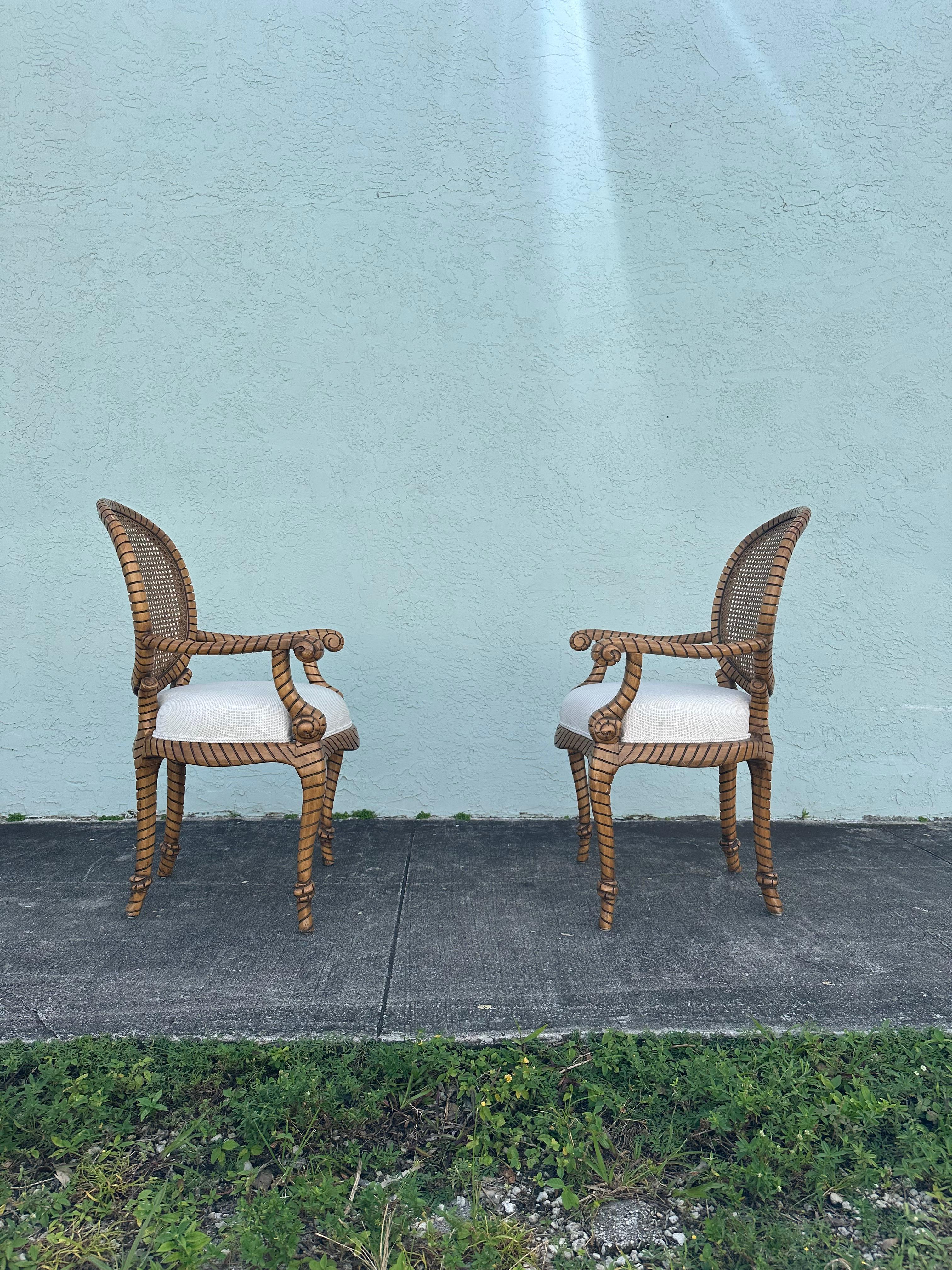 Bohème Fauteuils en bois doré torsadé des années 1980, lot de 2 en vente