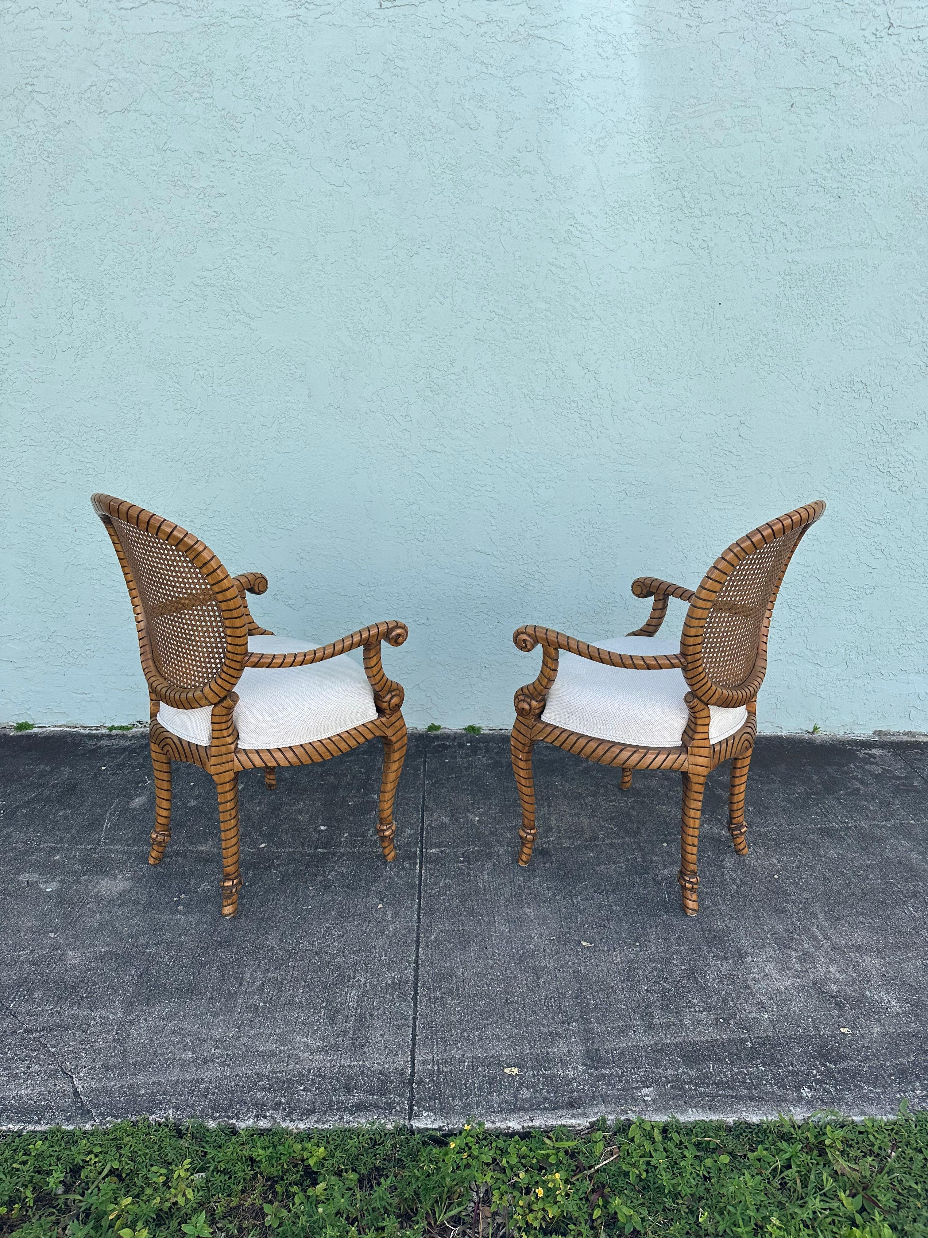 Américain Fauteuils en bois doré torsadé des années 1980, lot de 2 en vente